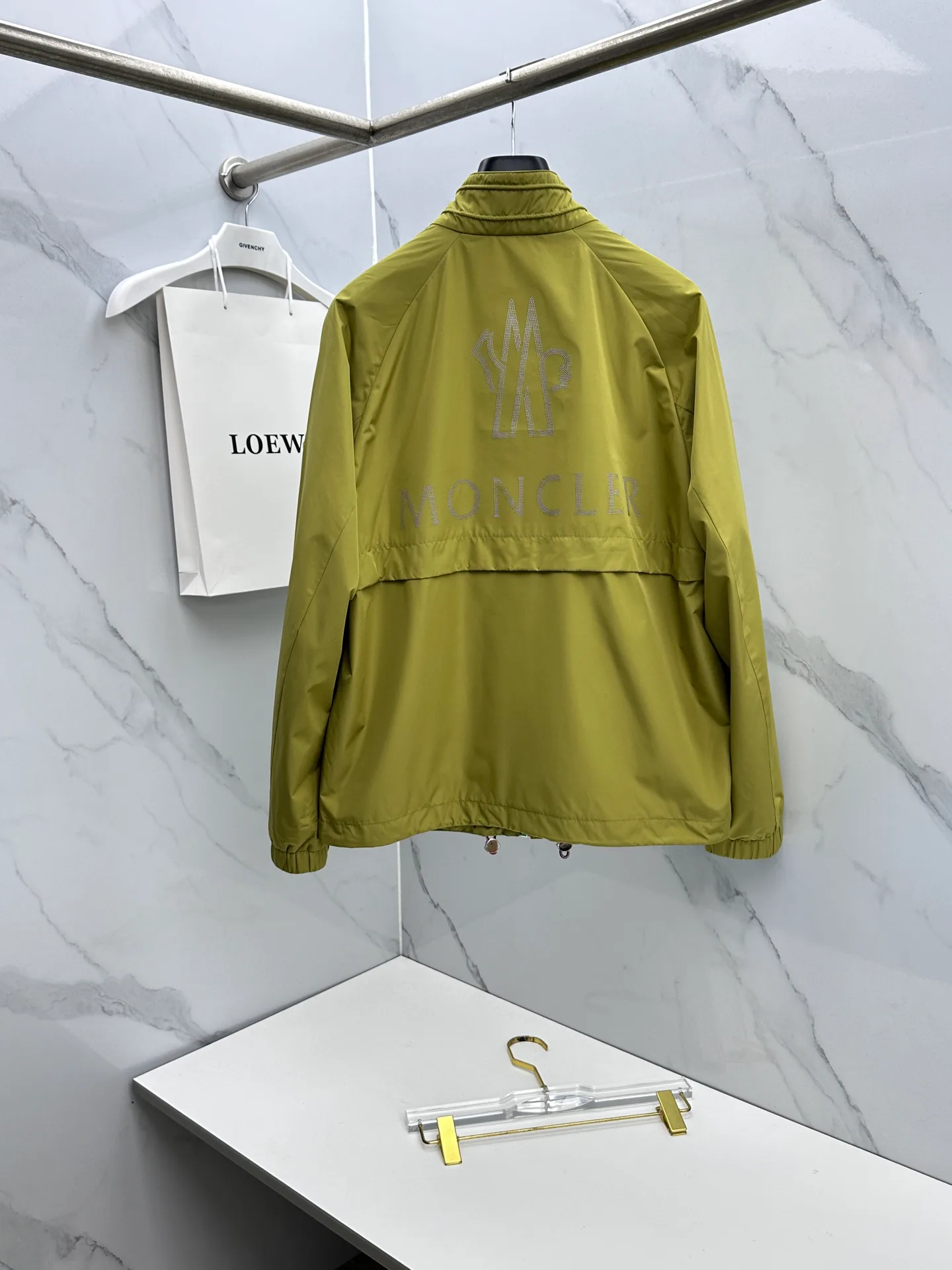 Куртки И Пуховики Мужские Moncler 2237381