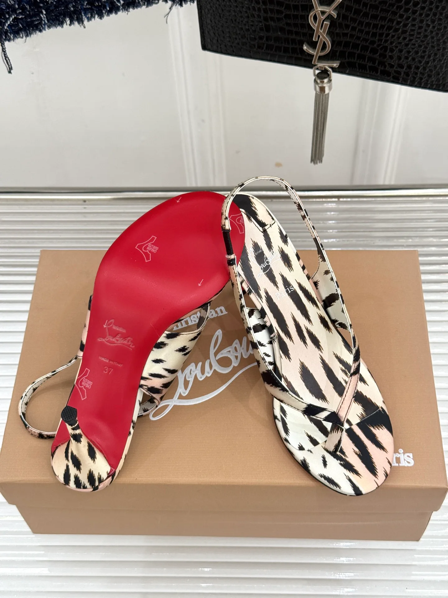 Босоножки Женские Christian Louboutin 18549077