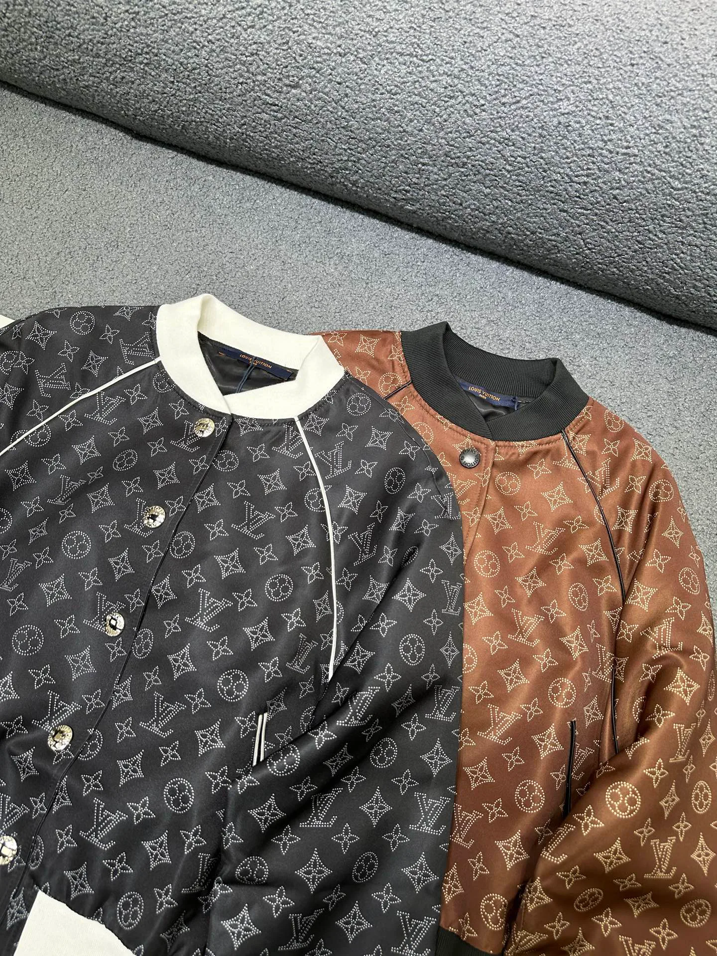 Куртки И Пуховики Женские Louis Vuitton 18396732