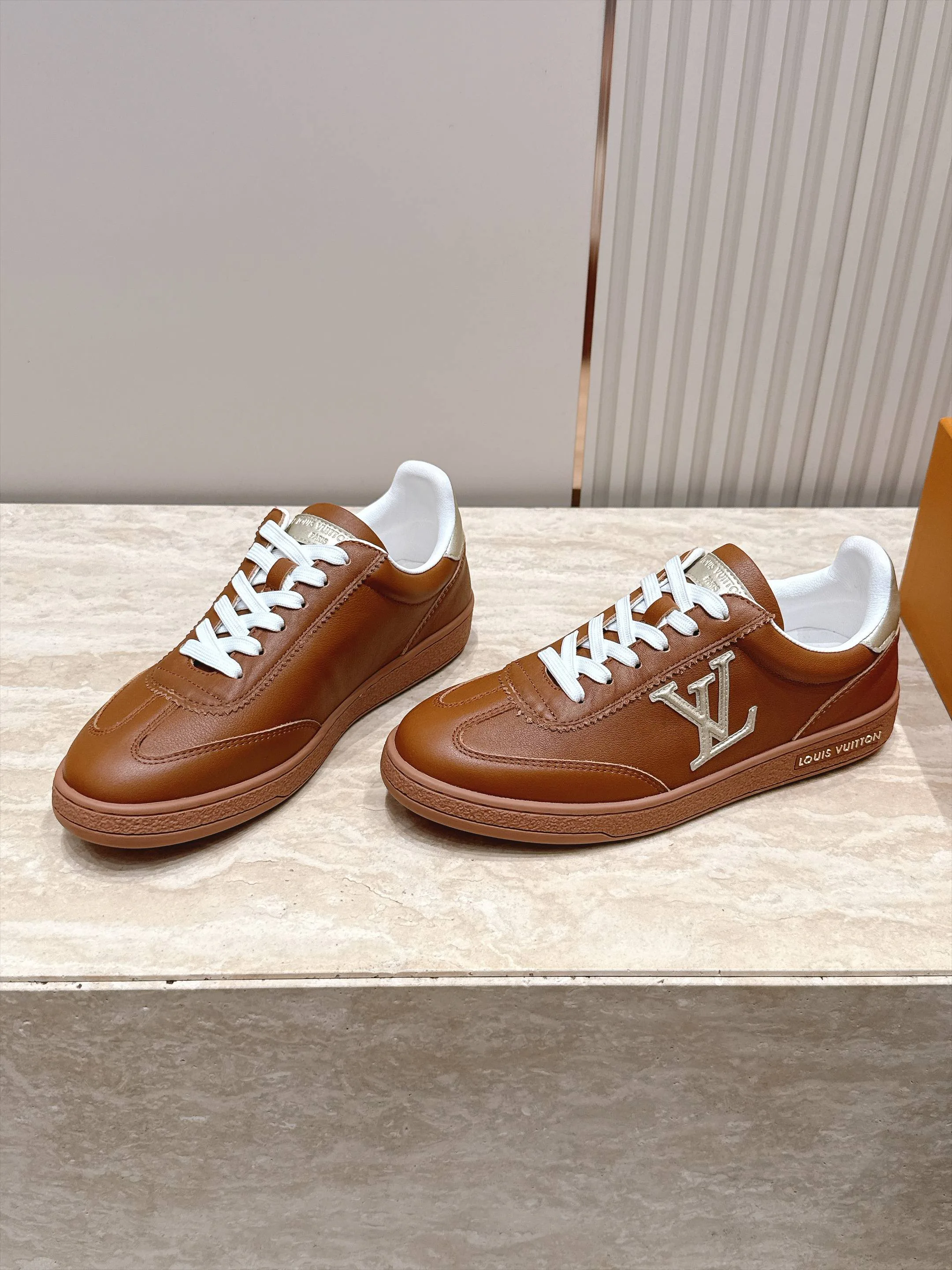 Кроссовки Женские Louis Vuitton 18492489
