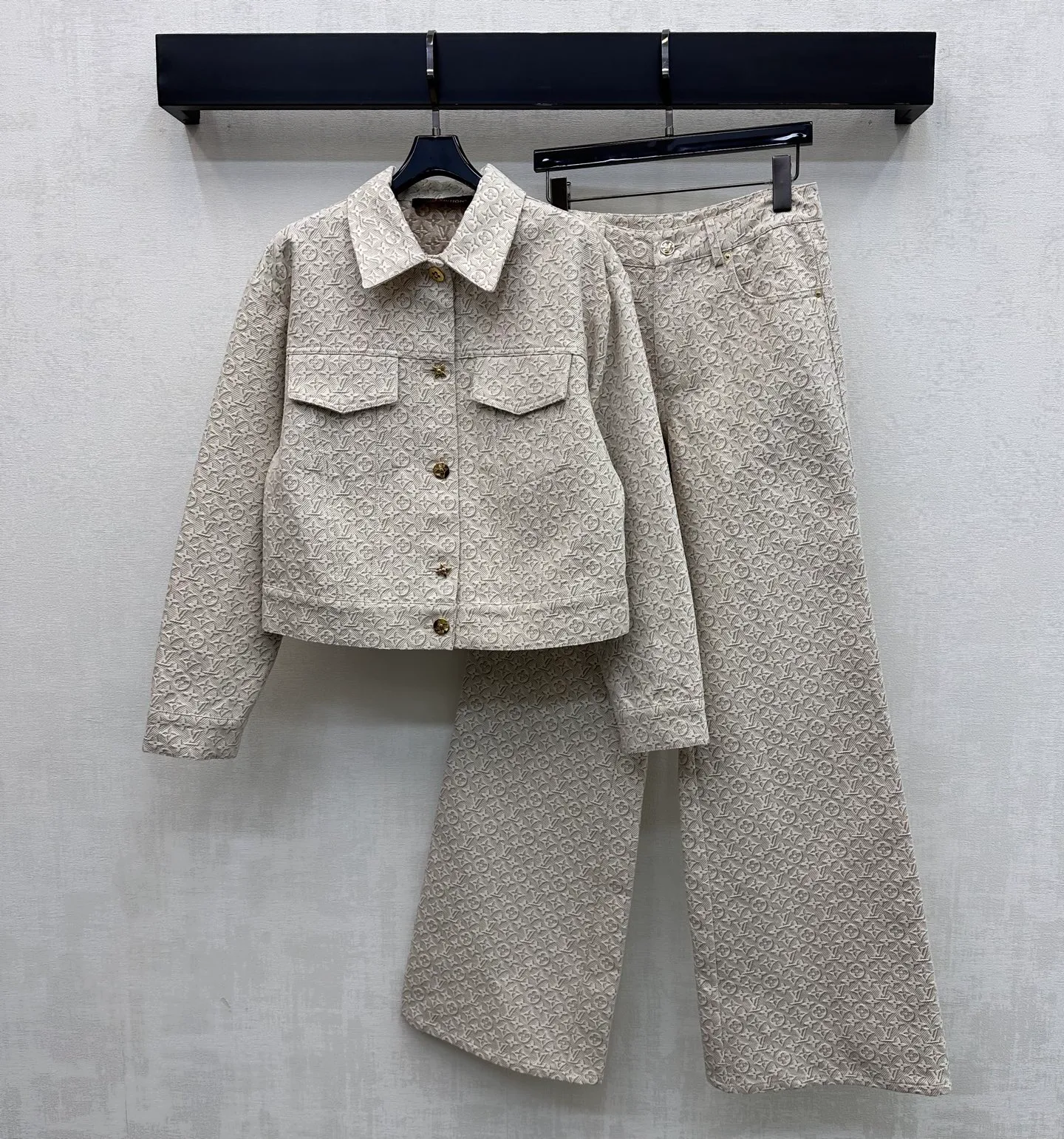 Брюки Женские Louis Vuitton 11910693