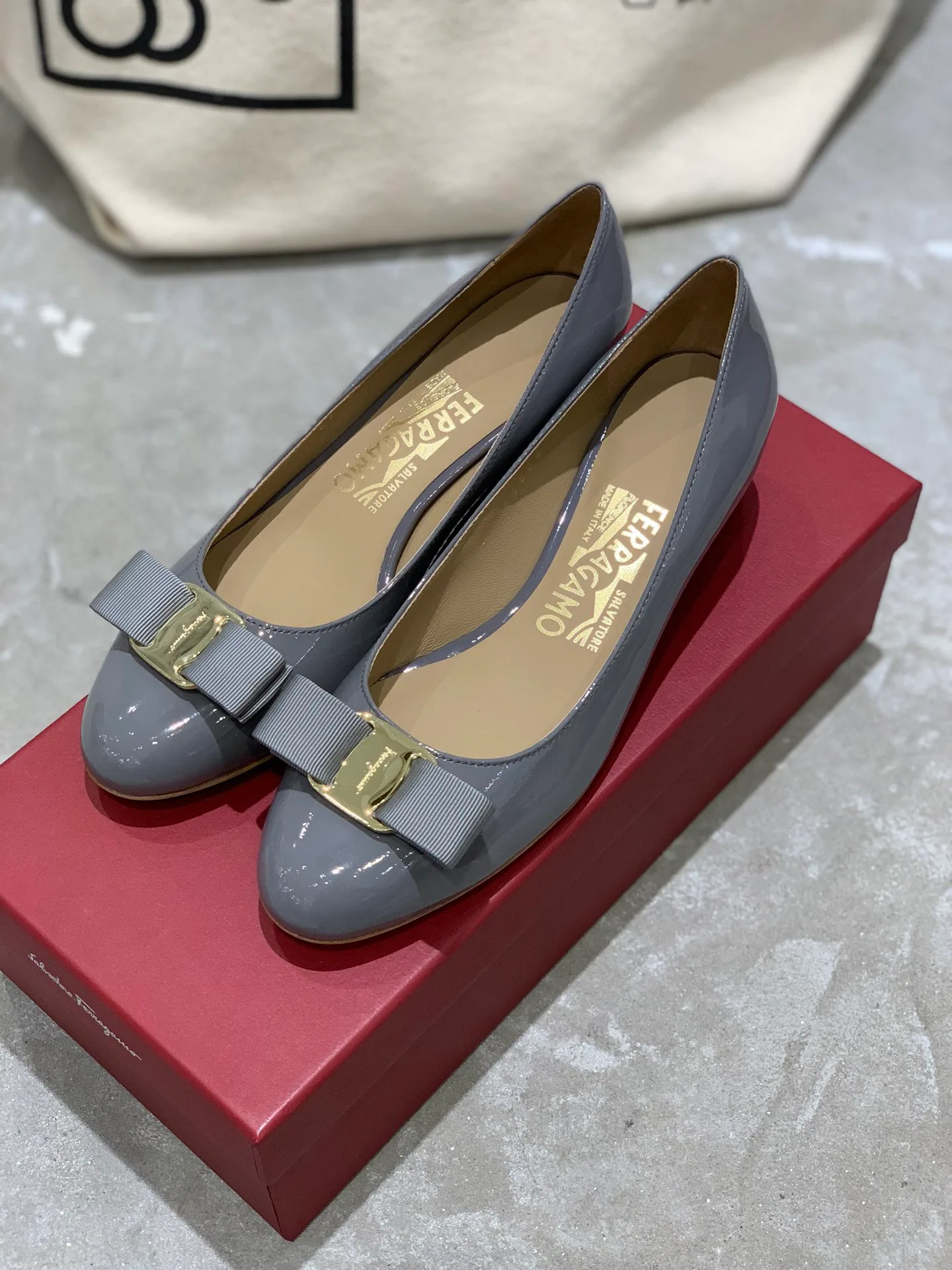 Балетки Женские Salvatore Ferragamo 18340672