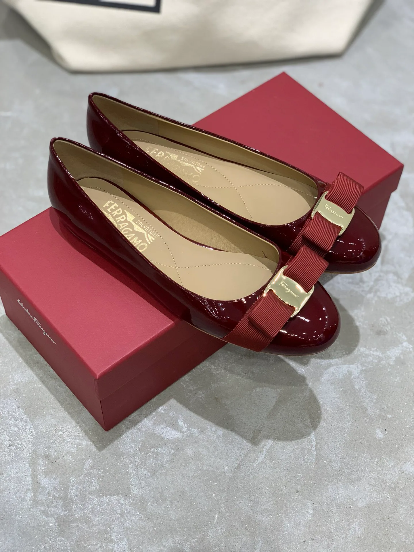 Балетки Женские Salvatore Ferragamo 18340642