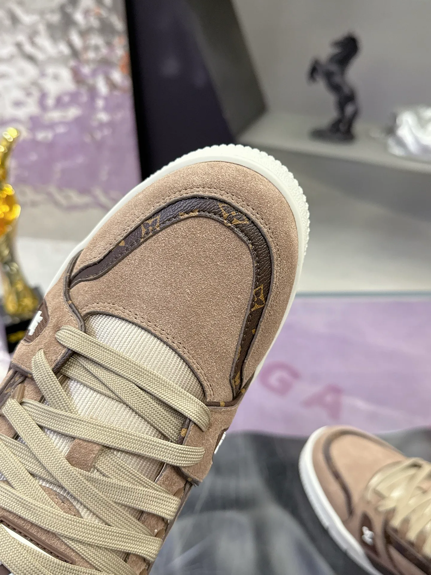 Кроссовки Женские Louis Vuitton 17530416