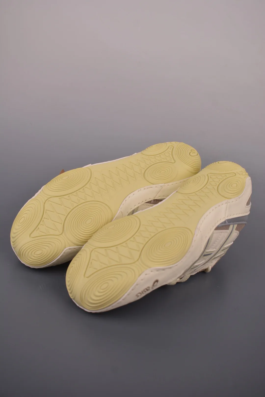 Кроссовки Женские Asics 17182618