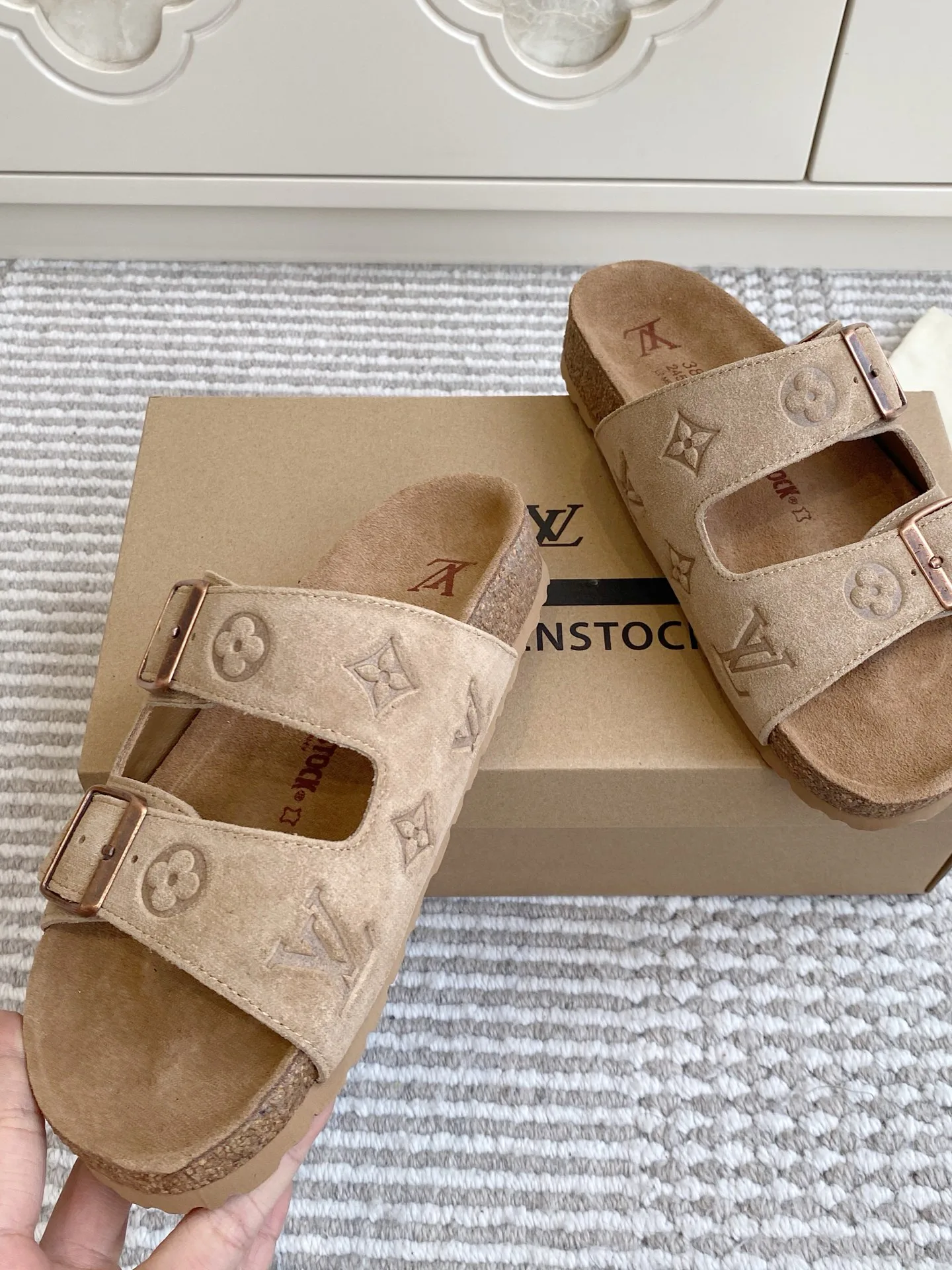 Шлепанцы Женские Louis Vuitton 11599275