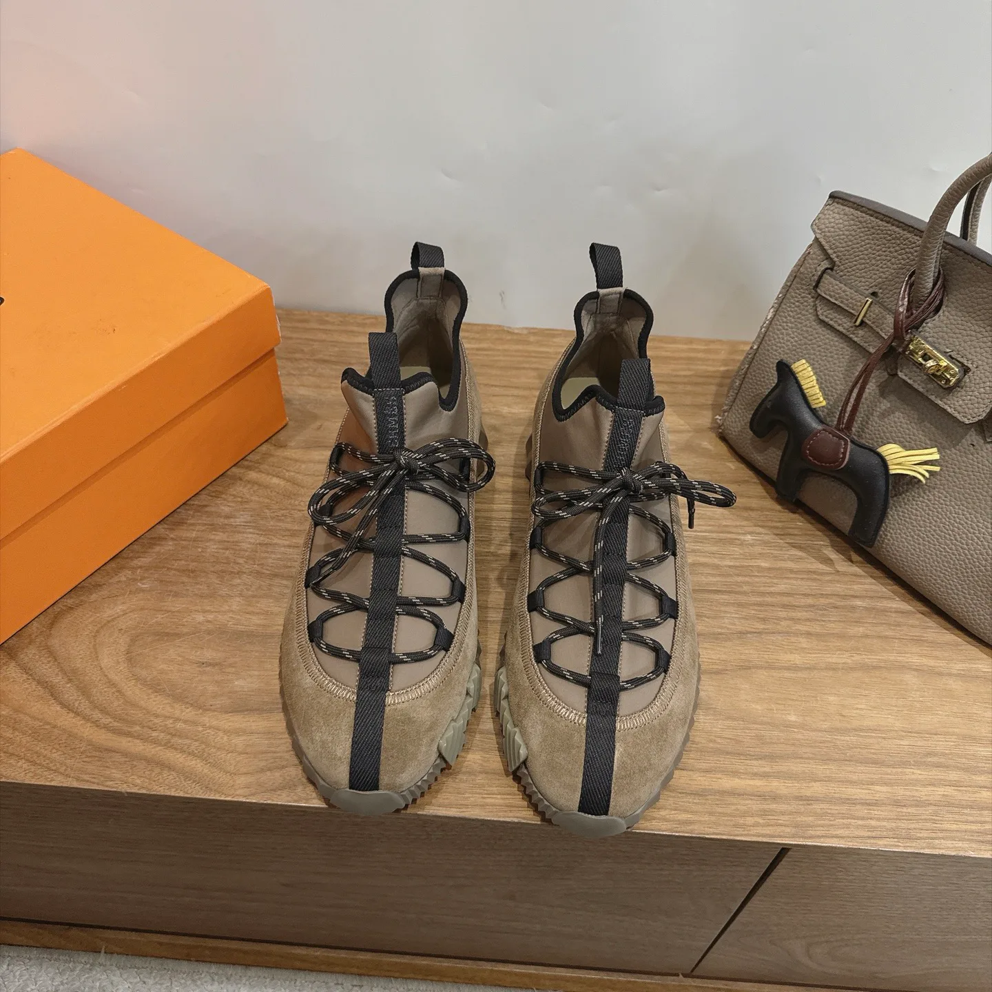 Кроссовки Женские Hermes 17946706