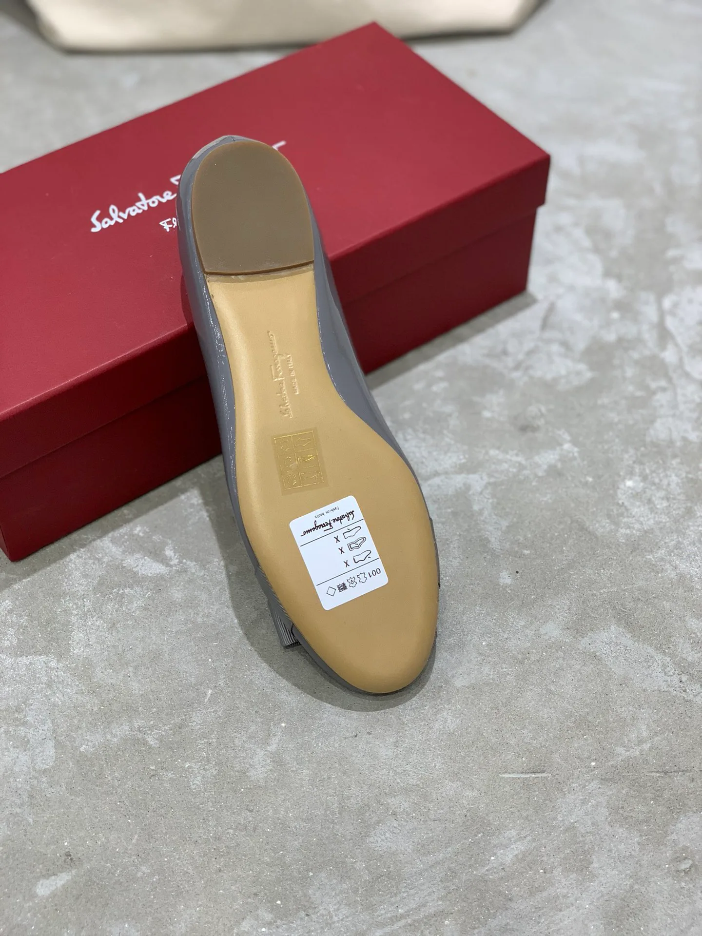 Балетки Женские Salvatore Ferragamo 18340640