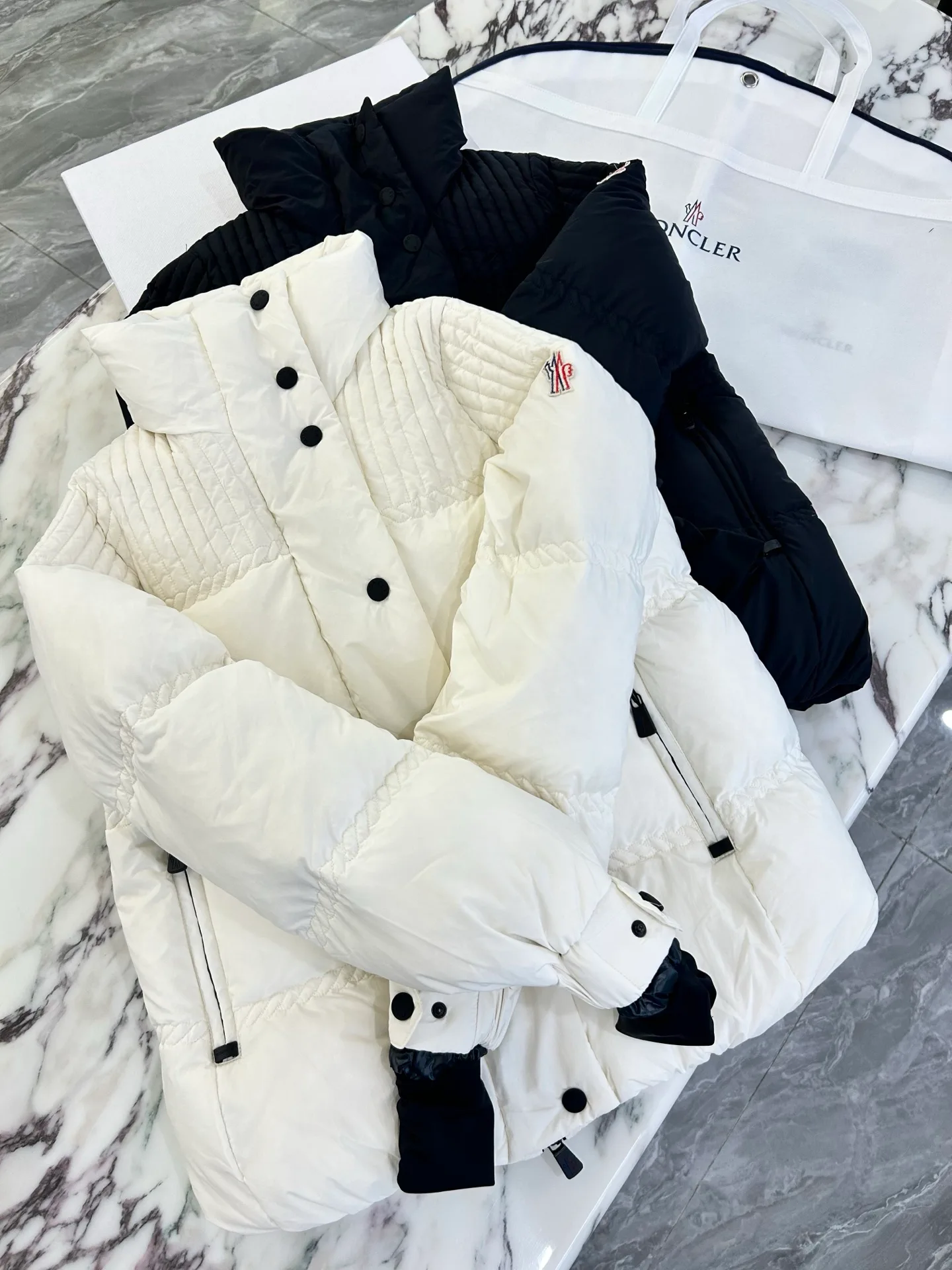 Куртки И Пуховики Мужские Moncler 18231499