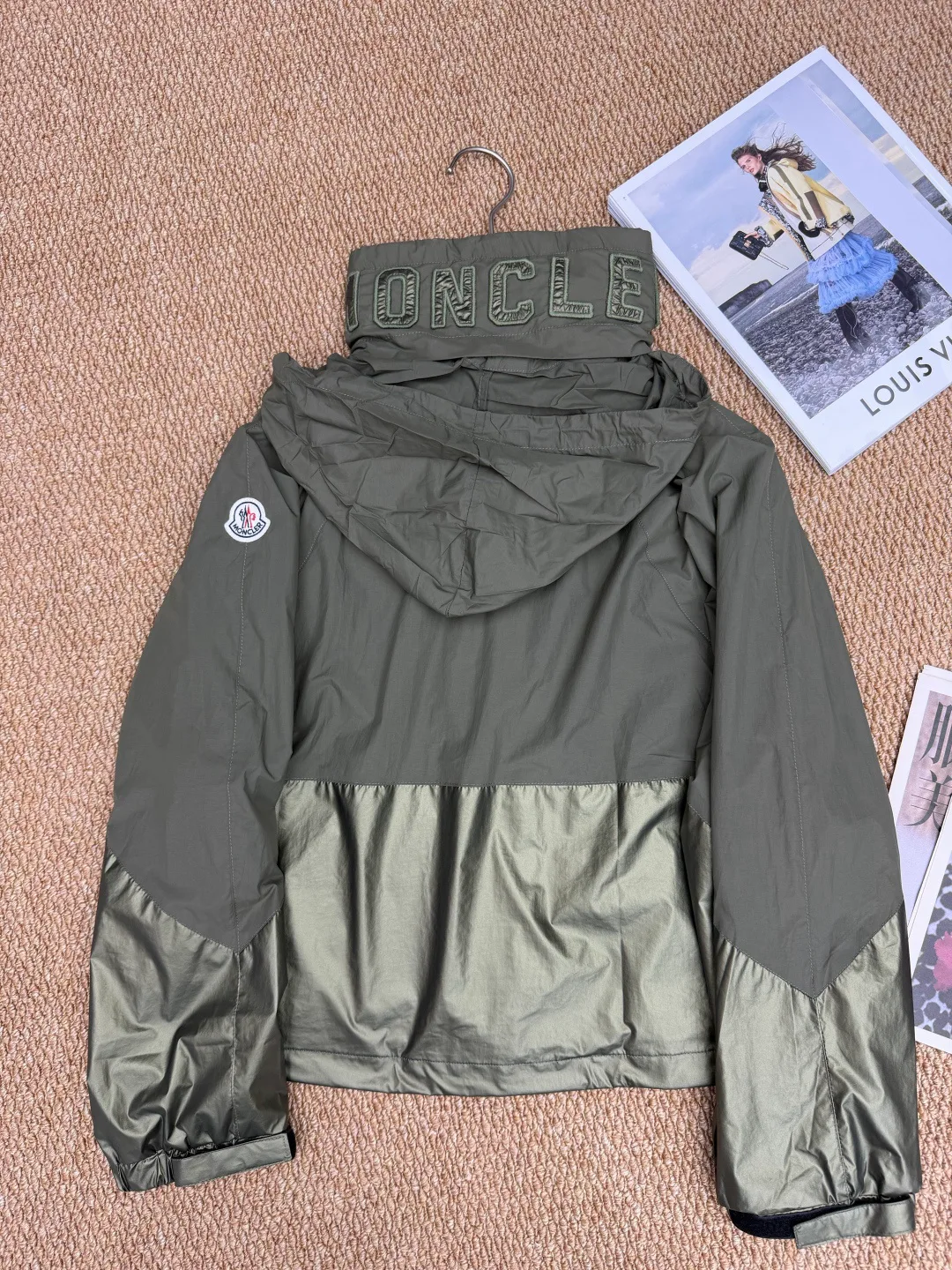Куртки И Пуховики Женские Moncler 11427063