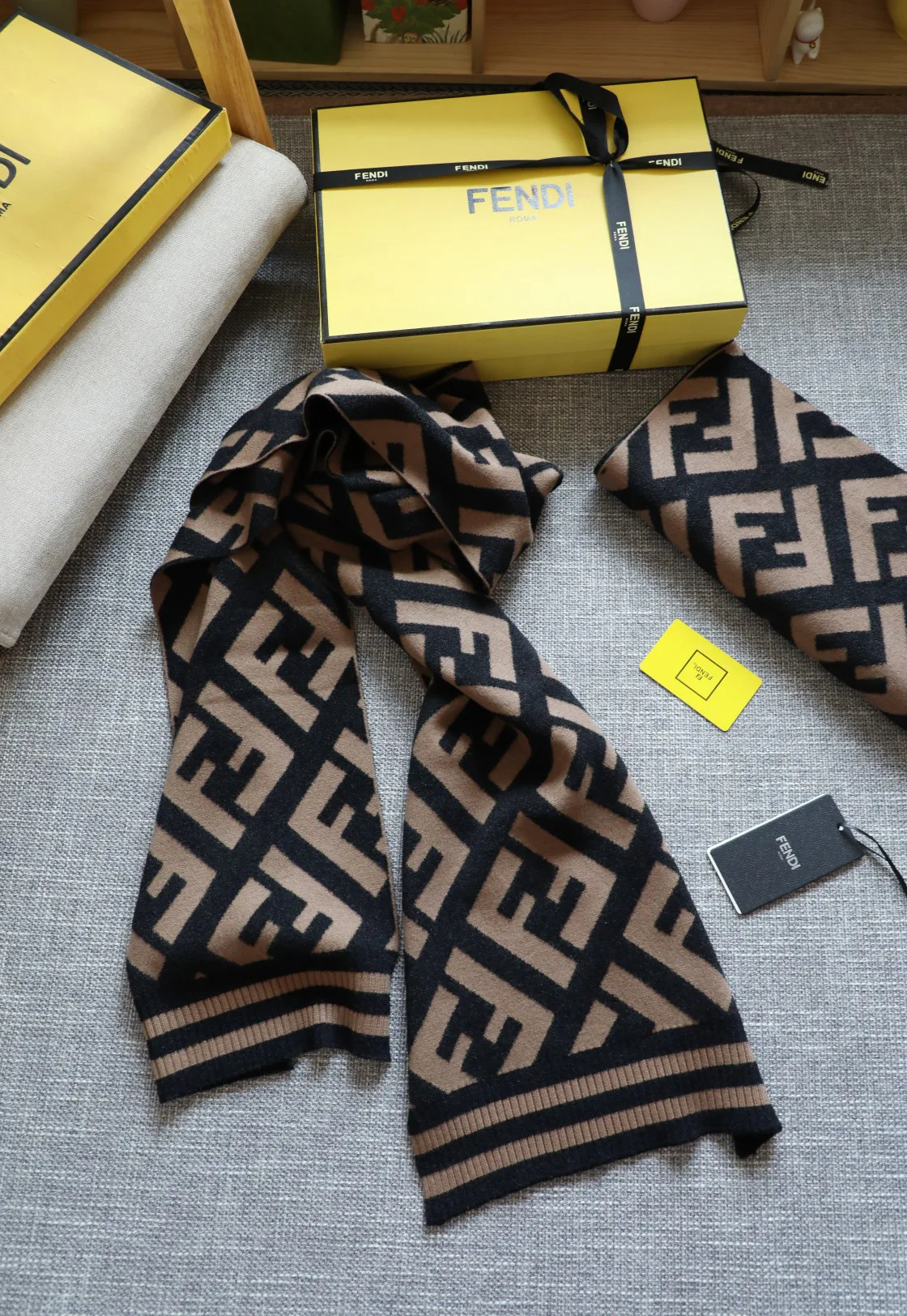 Шарфы Fendi 240507