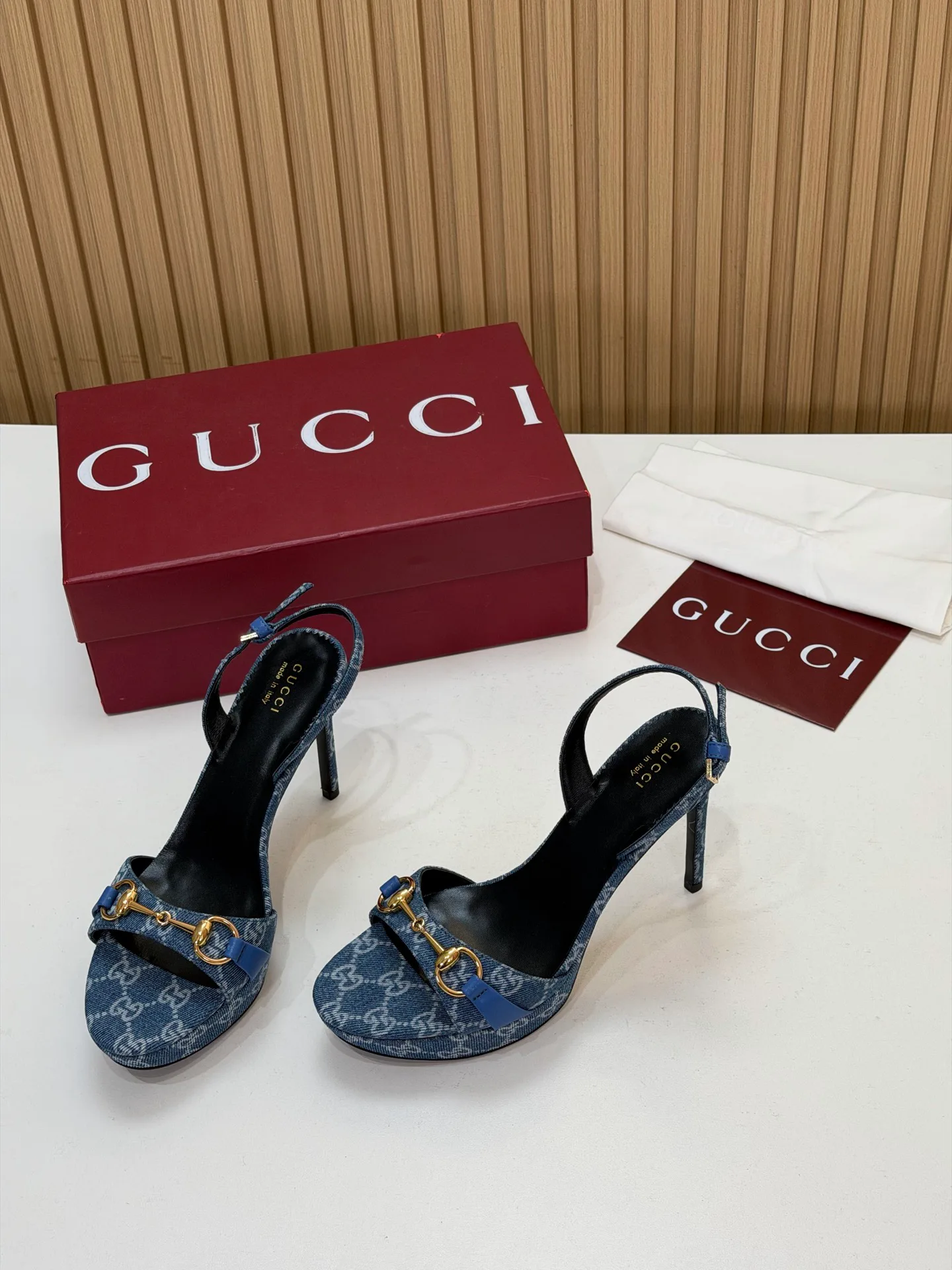 Босоножки Женские Gucci 18396266