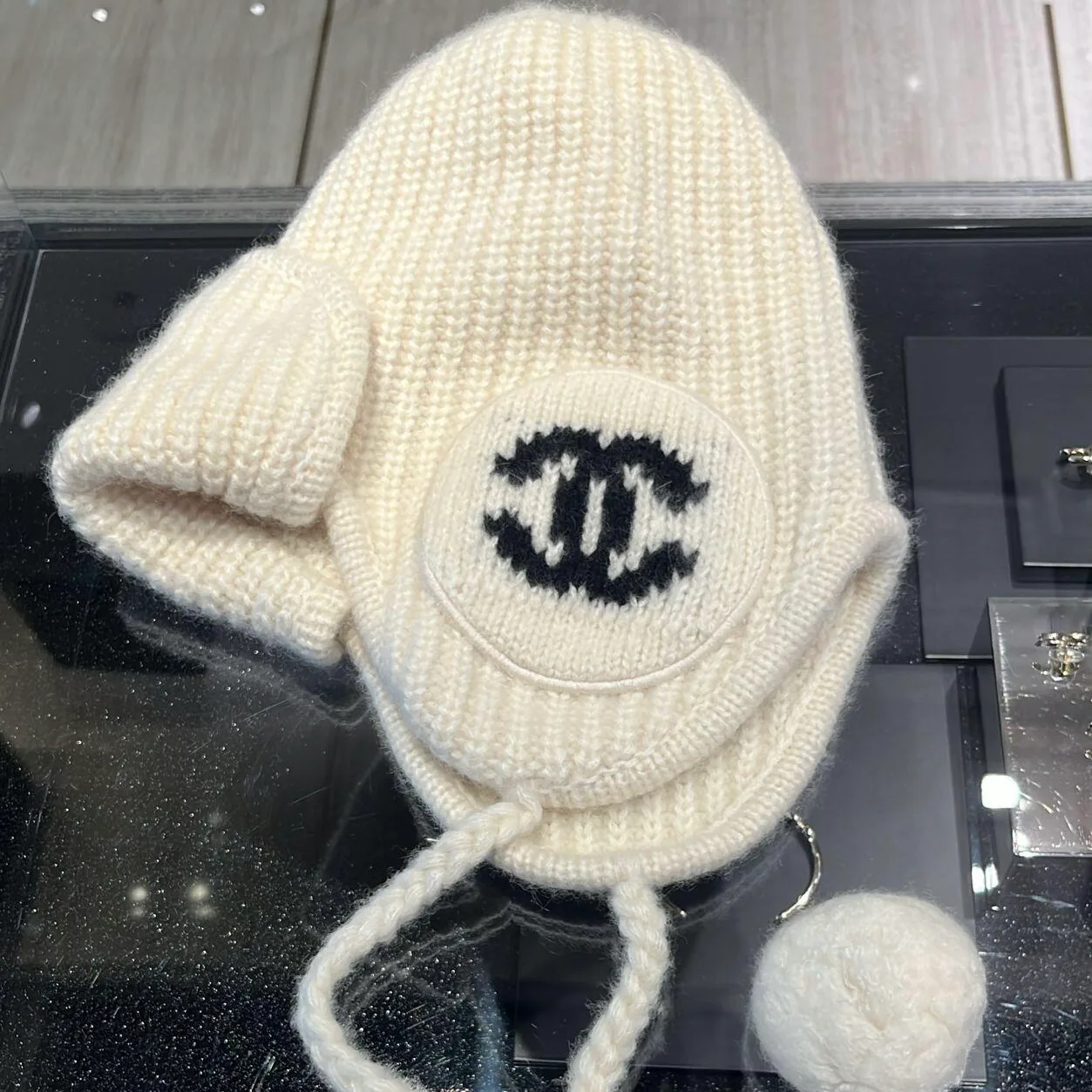 Головные Уборы Chanel 18347816