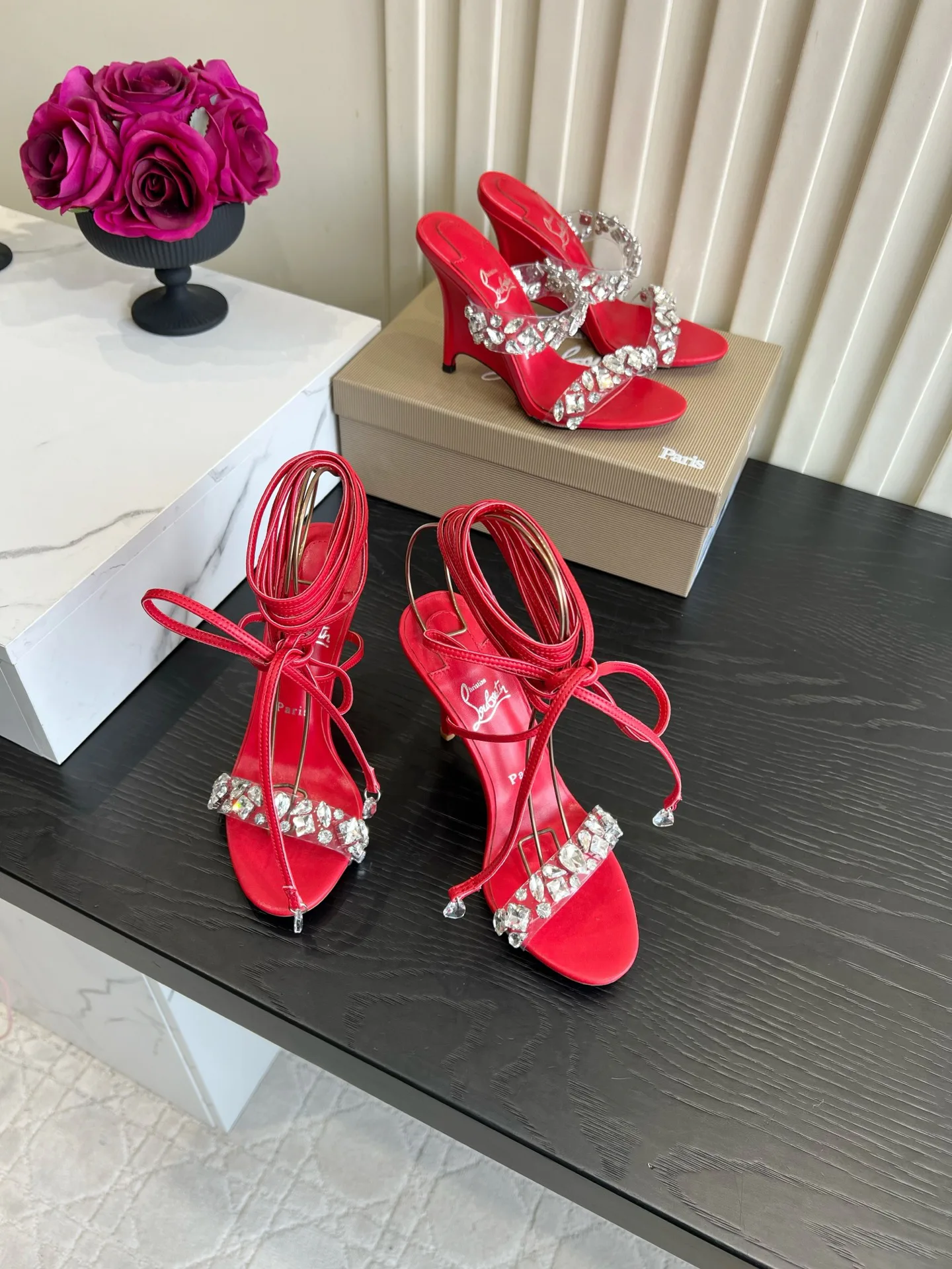 Босоножки Женские Christian Louboutin 18614263