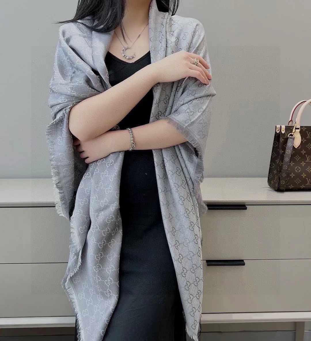 Шарфы Gucci 11633400