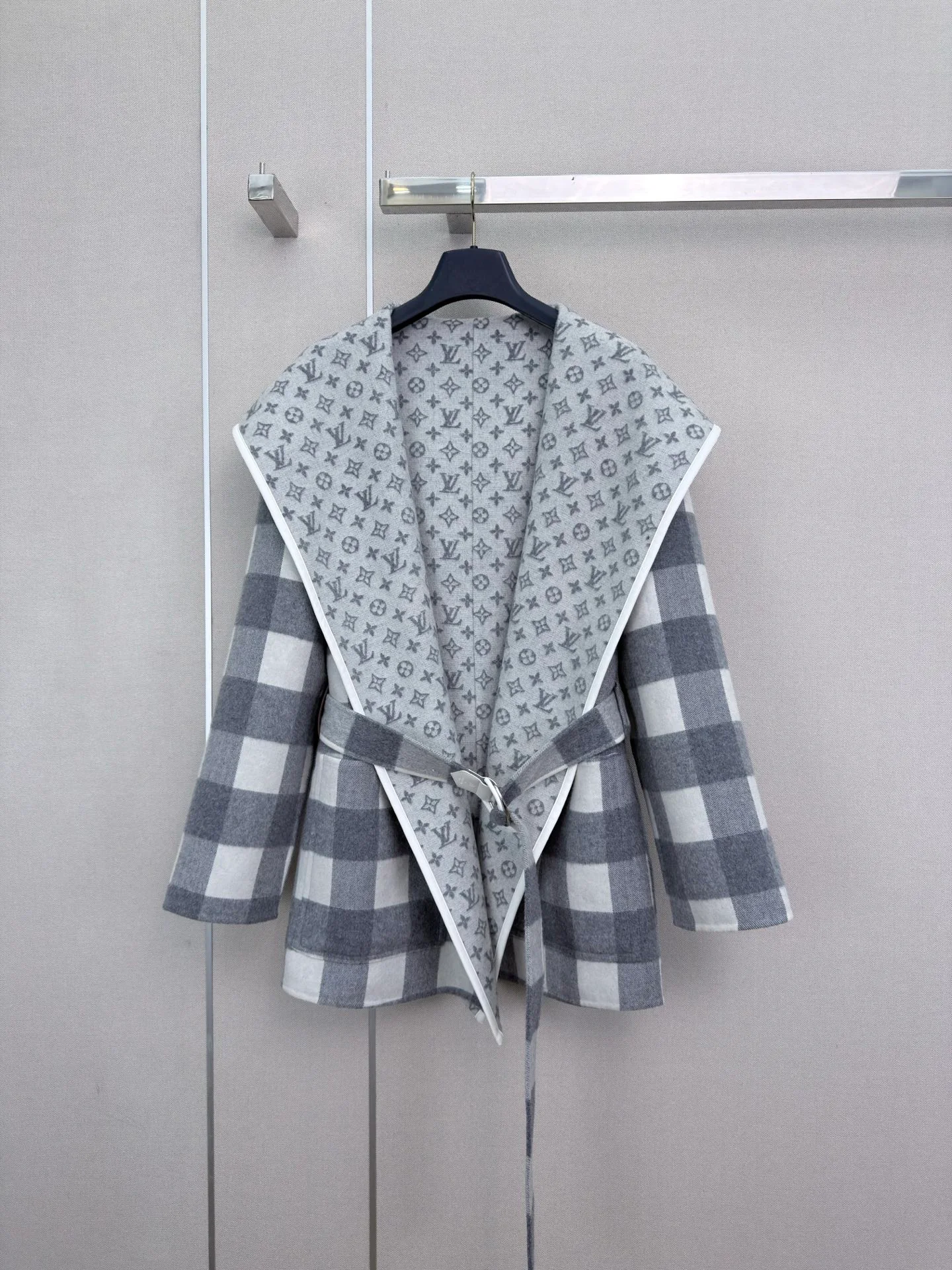 Пальто Женские Louis Vuitton 18498357