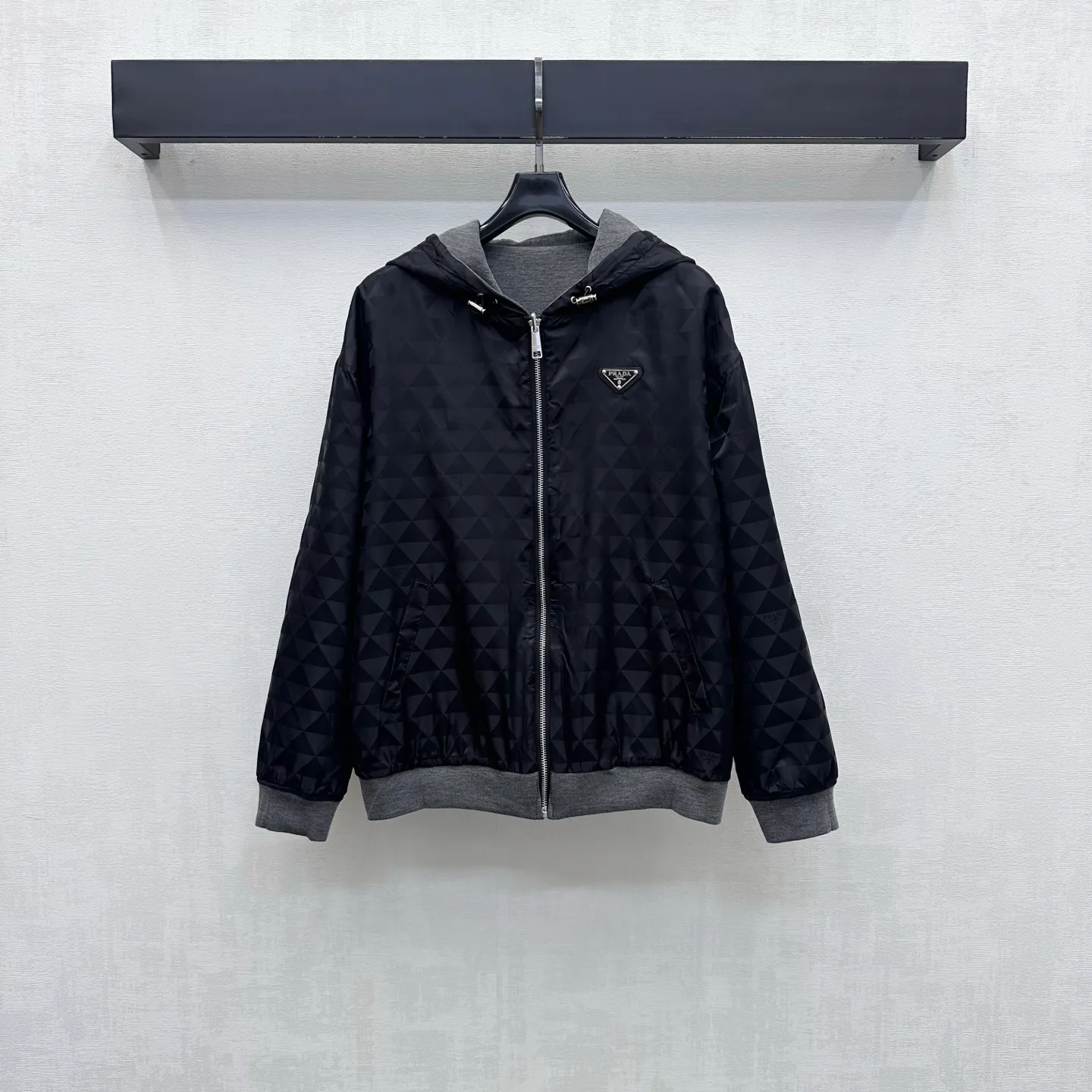 Куртки И Пуховики Женские Prada 18579398