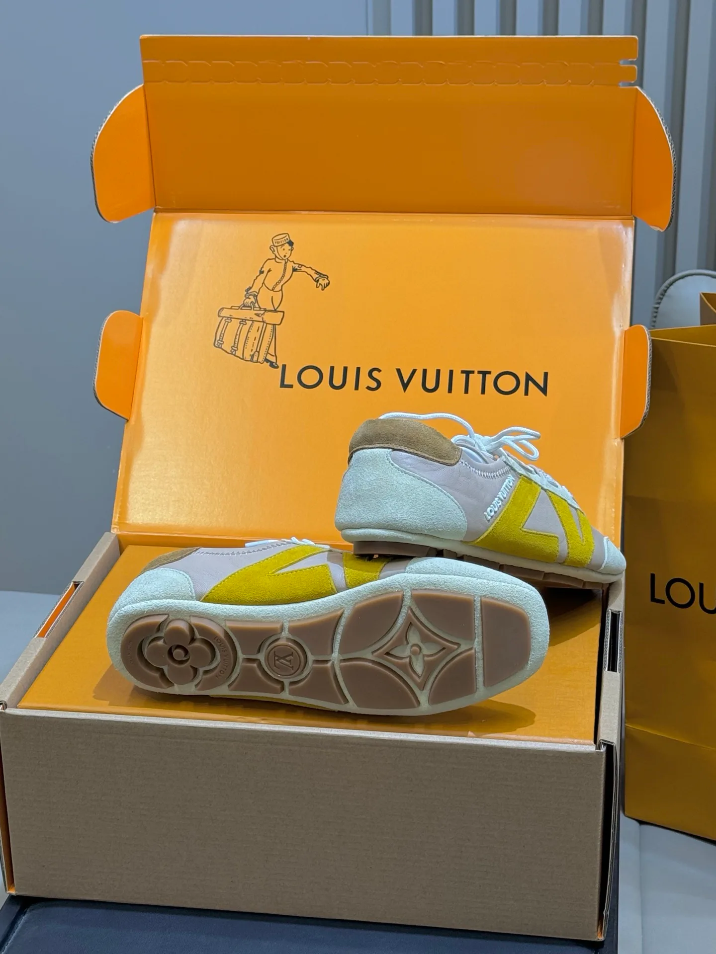 Кроссовки Женские Louis Vuitton 1280025