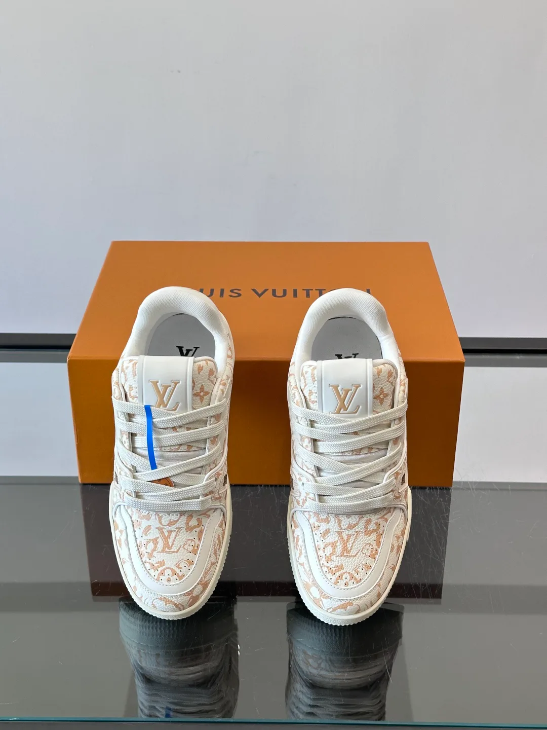 Кроссовки Женские Louis Vuitton 11528838