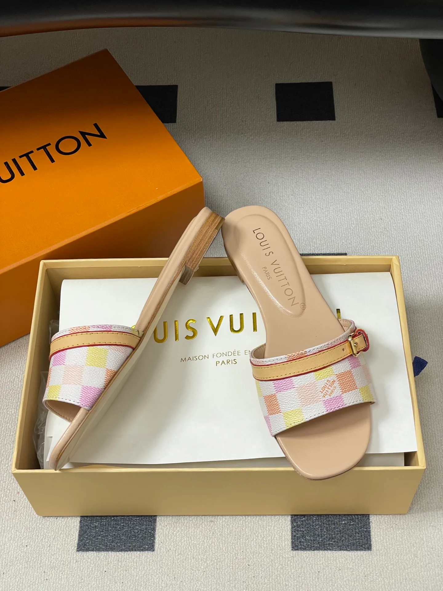 Шлепанцы Женские Louis Vuitton 3361682