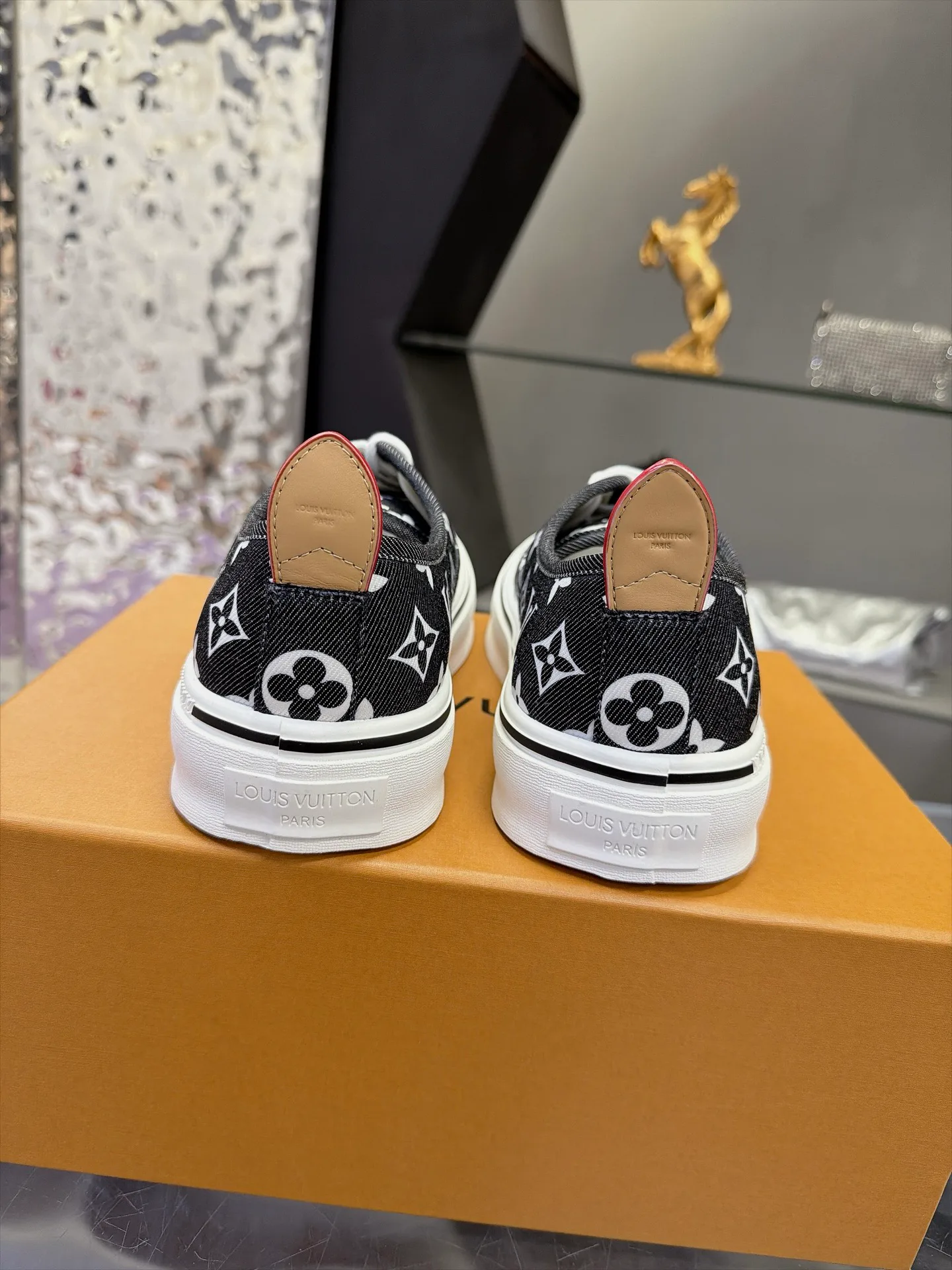 Кроссовки Мужские Louis Vuitton 17930908
