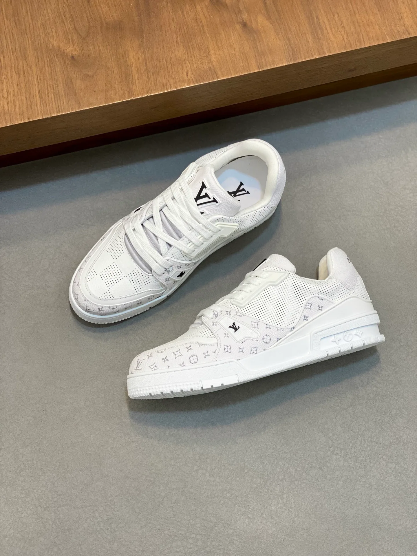 Кроссовки Мужские Louis Vuitton 28597