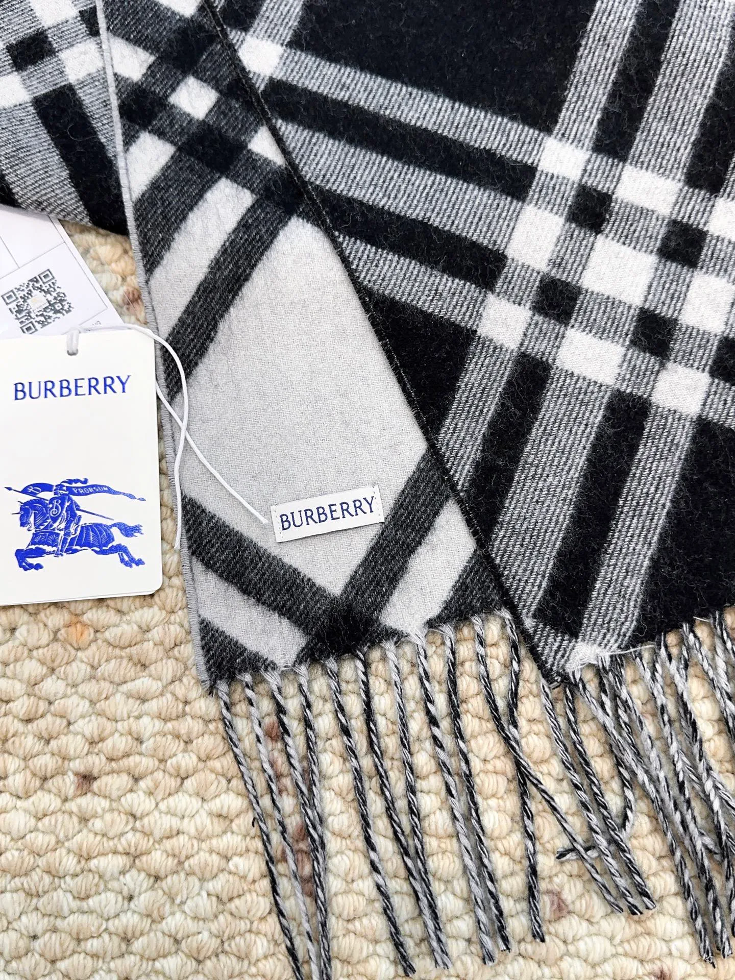 Шарфы Burberry 18105488