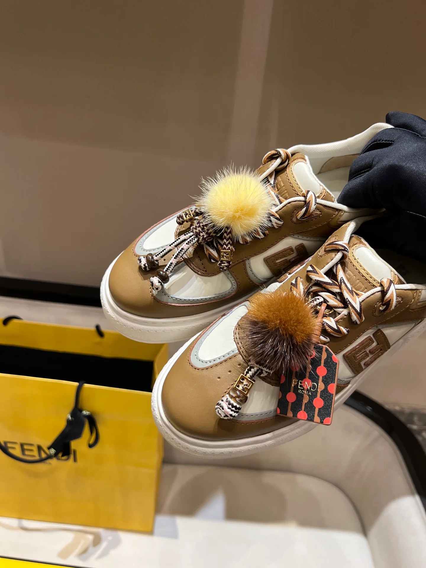 Кроссовки Женские Fendi 18020656