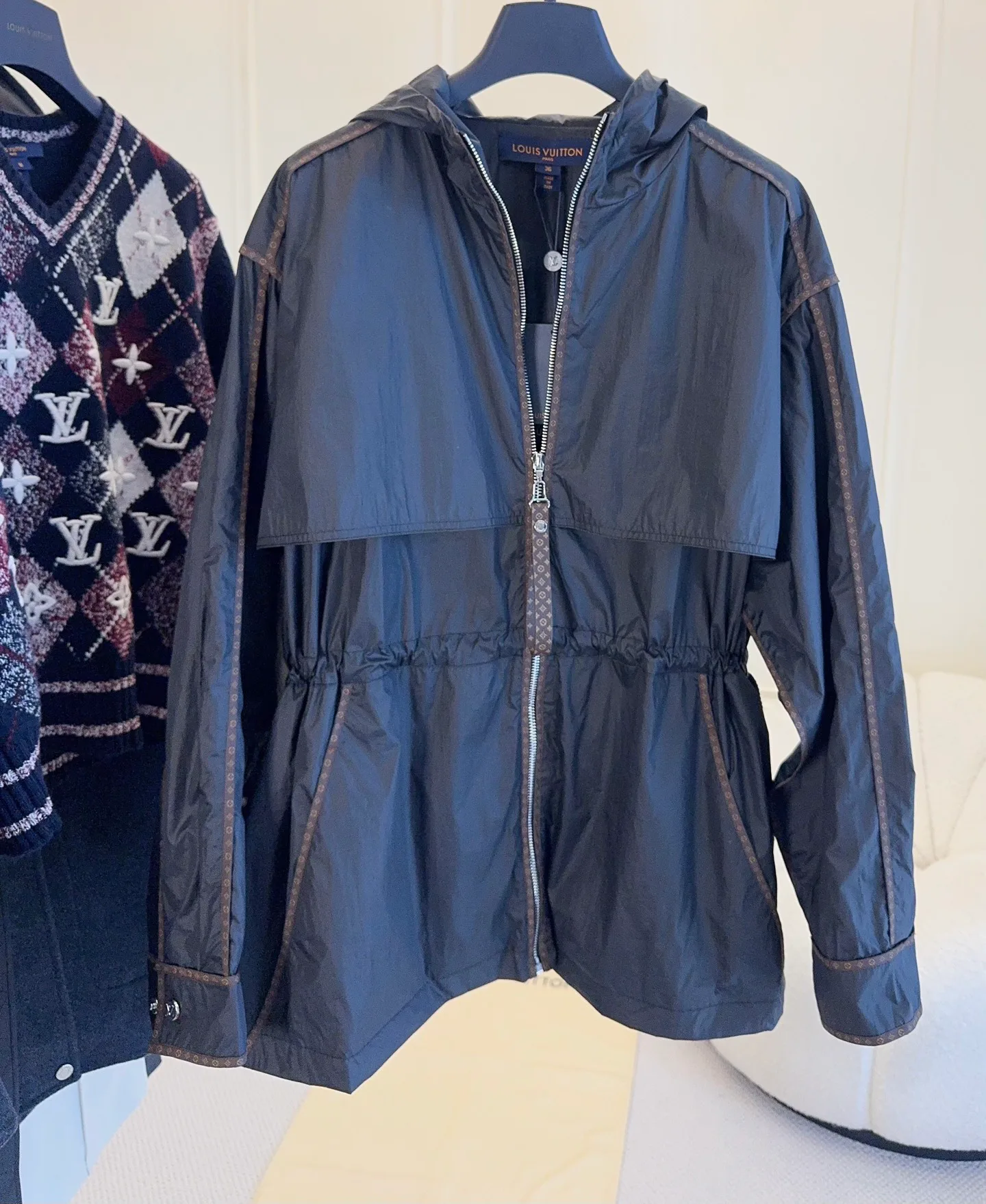 Куртки И Пуховики Женские Louis Vuitton 18923705