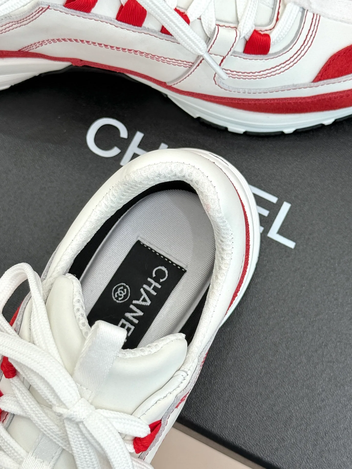 Кроссовки Женские Chanel 11394679