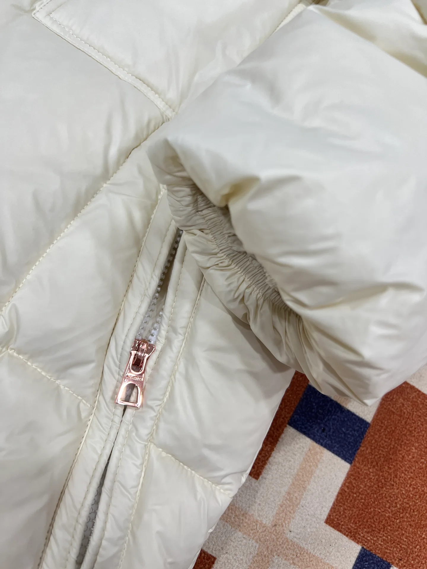 Куртки И Пуховики Женские Moncler 17888371
