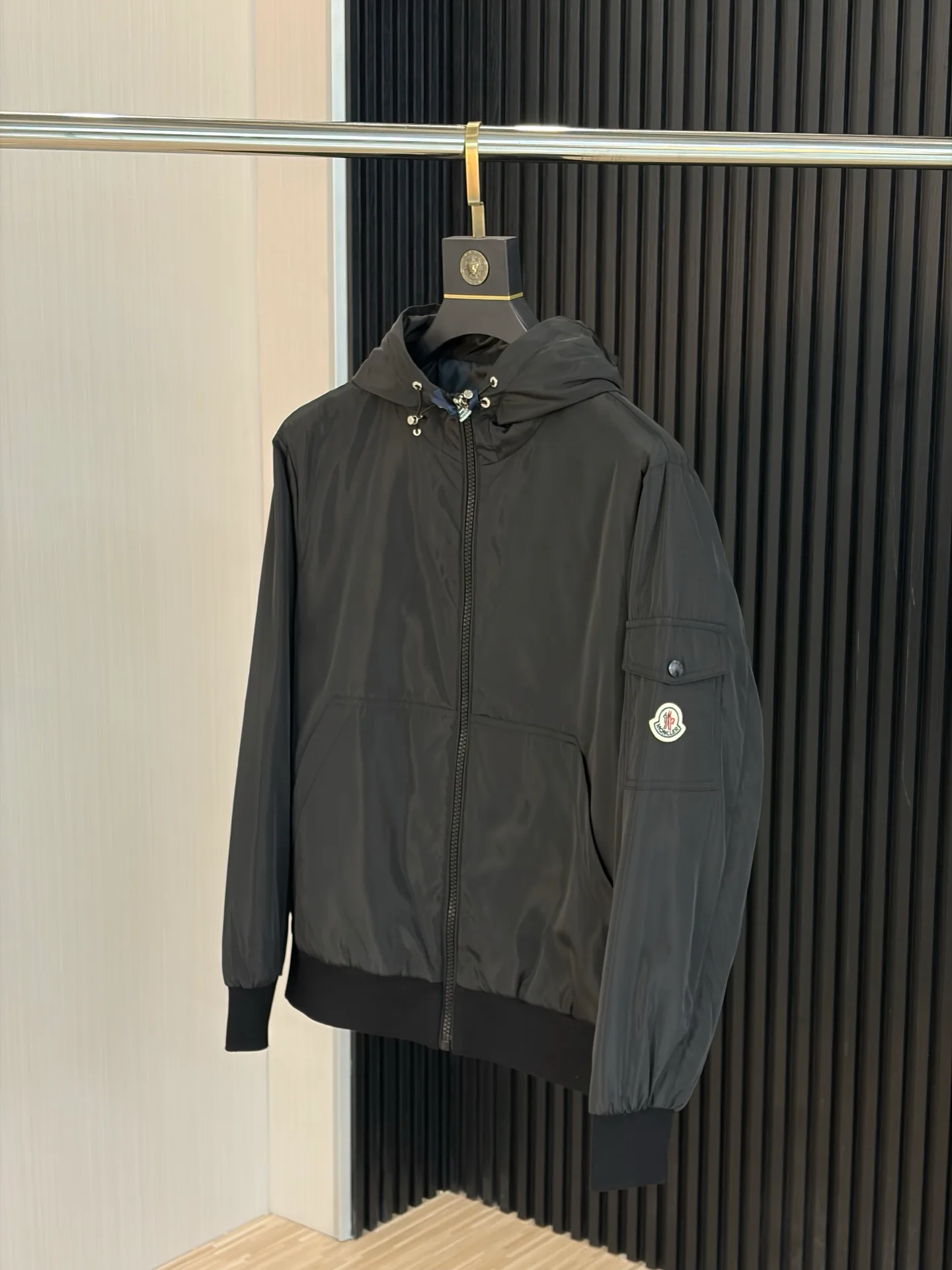 Куртки И Пуховики Мужские Moncler 18218449