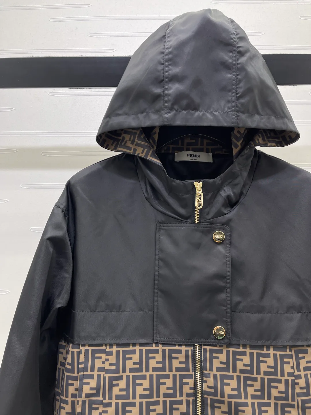 Куртки И Пуховики Женские Fendi 18757429