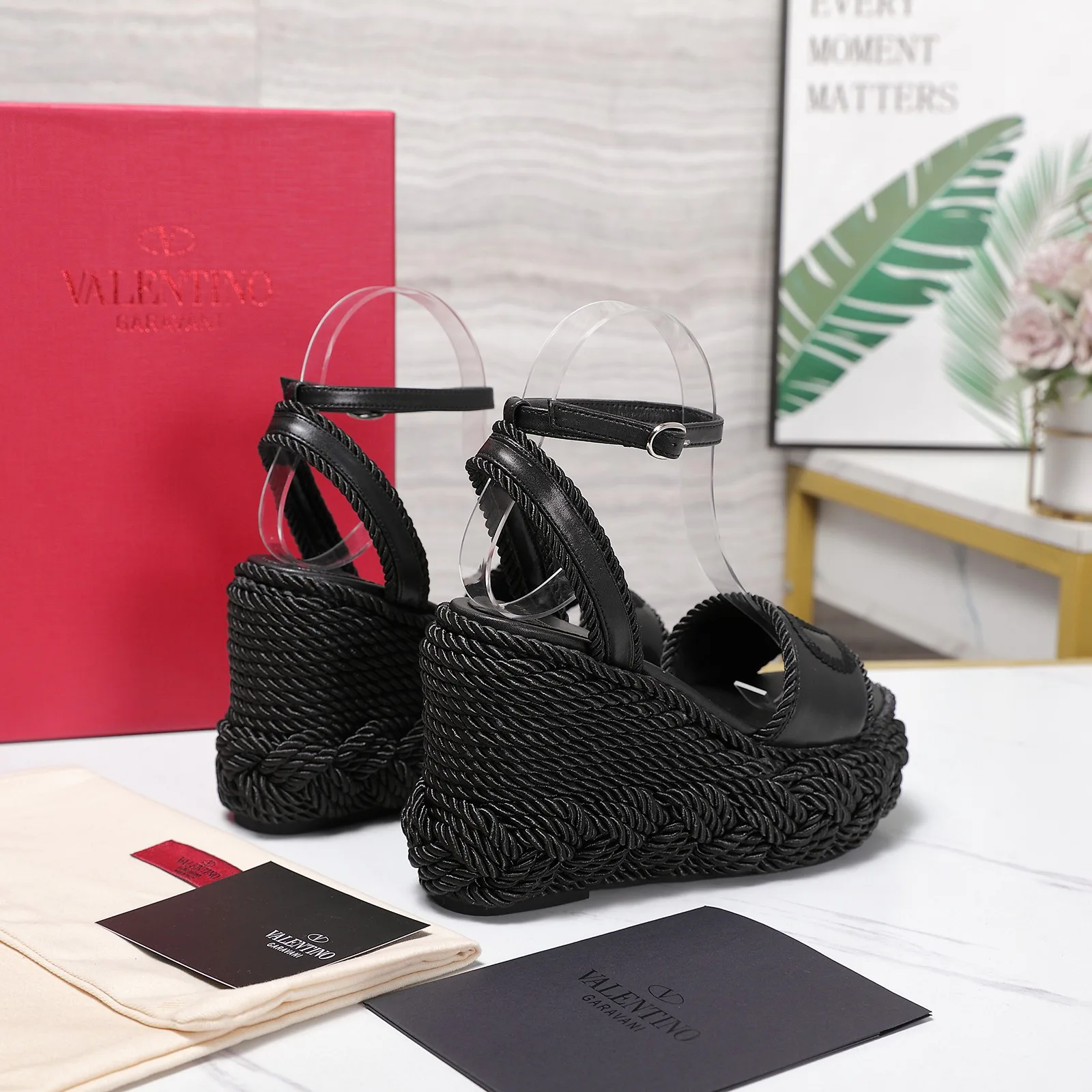 Босоножки Женские Valentino 17371719