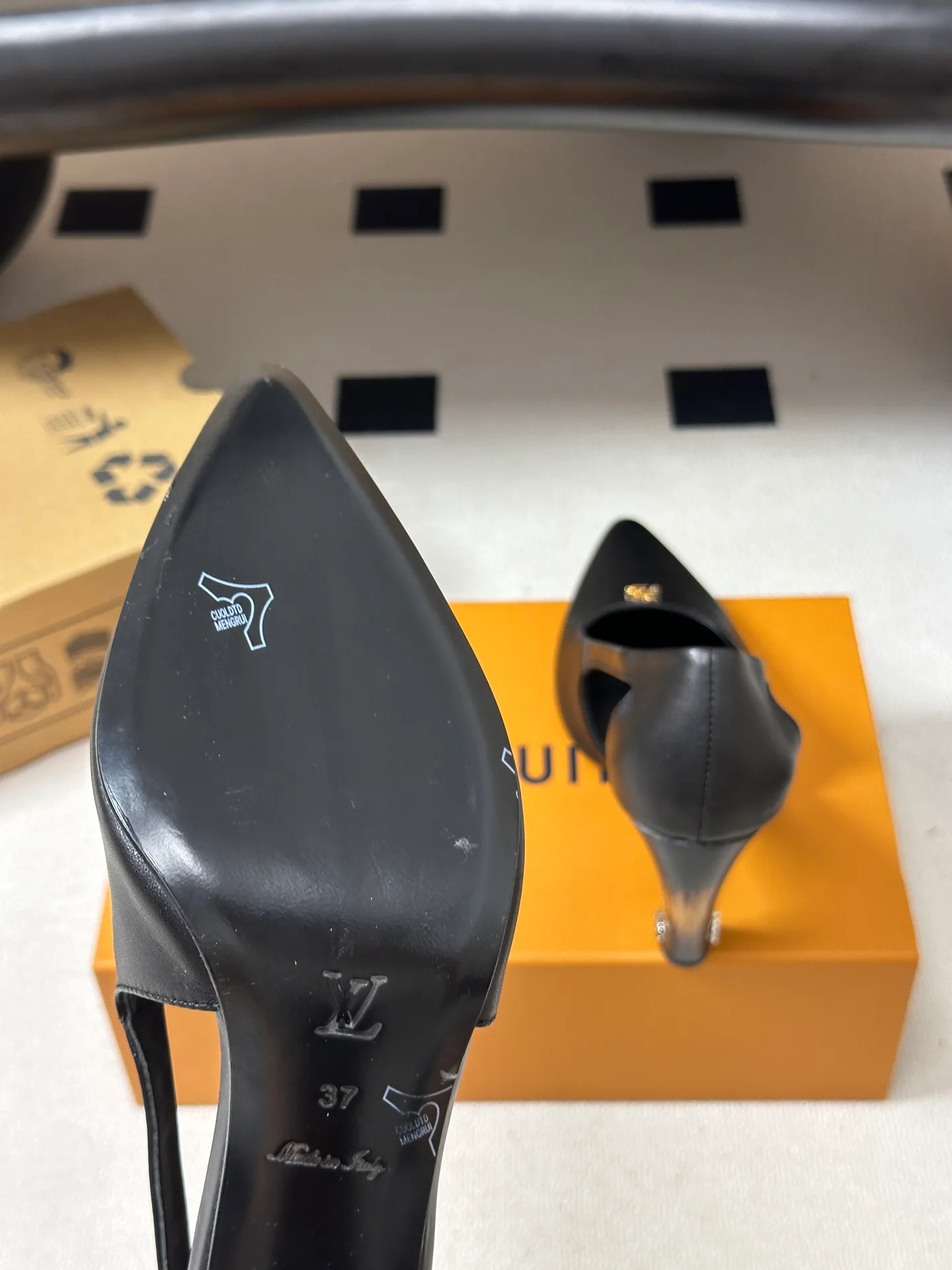Туфли Женские Louis Vuitton 18340944