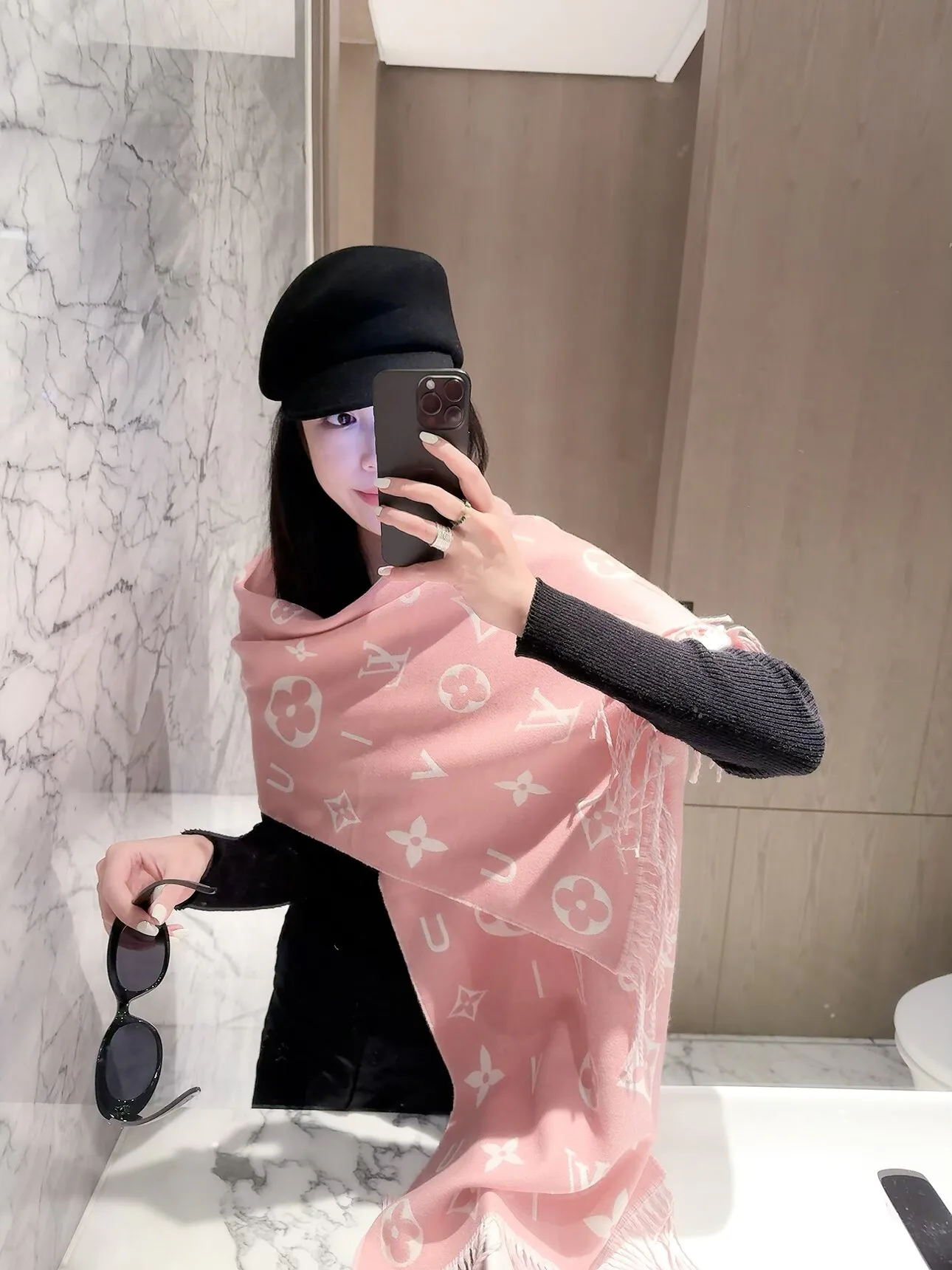 Шарфы Louis Vuitton 18377563