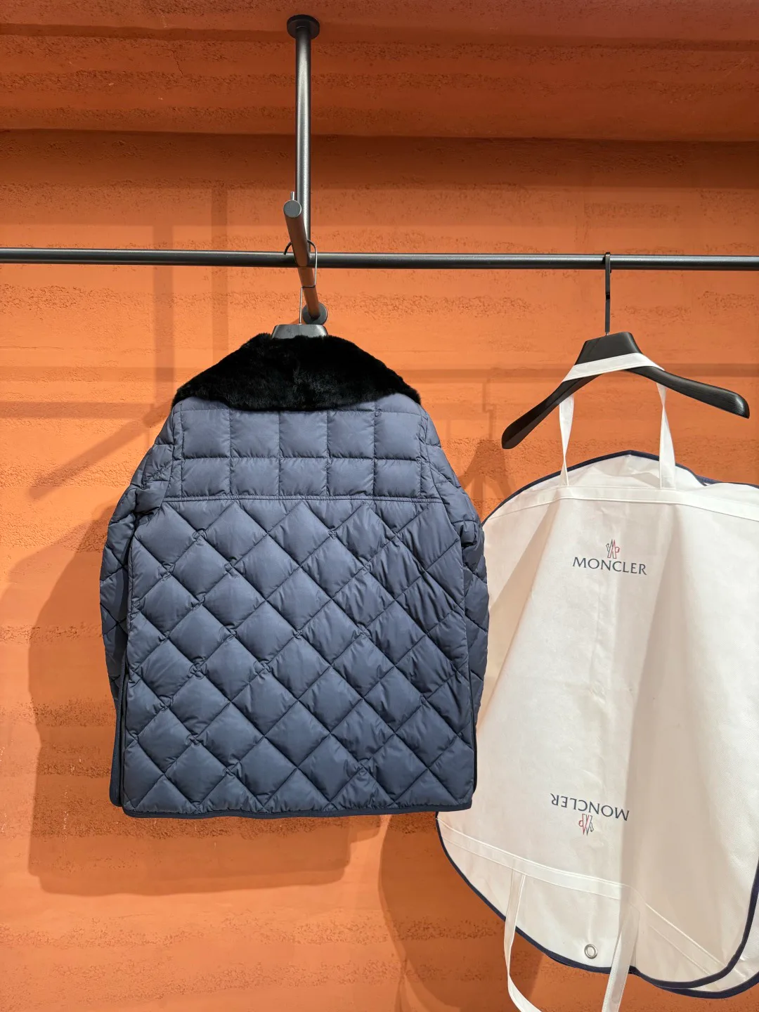Куртки И Пуховики Женские Moncler 18387743