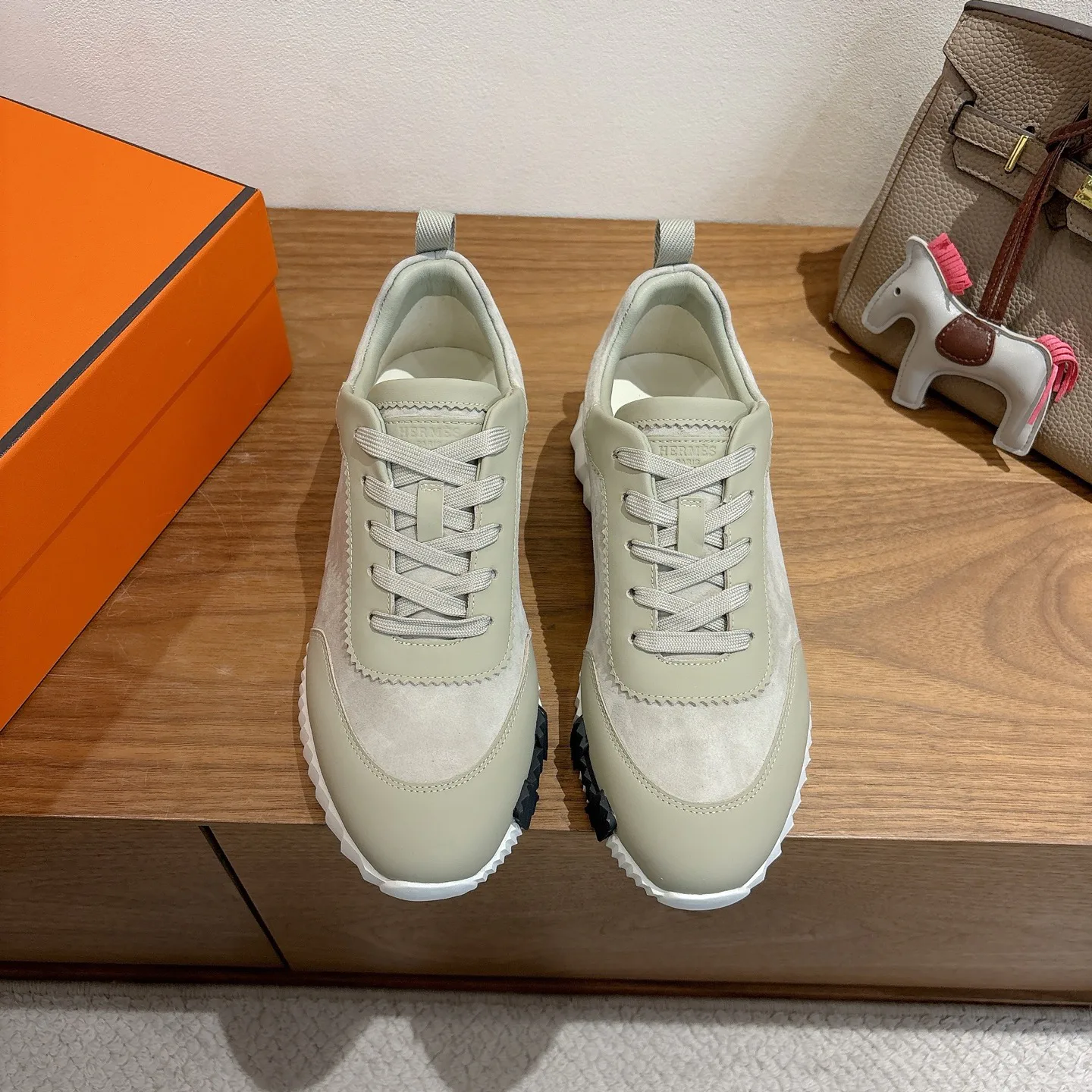 Кроссовки Женские Hermes 18963763