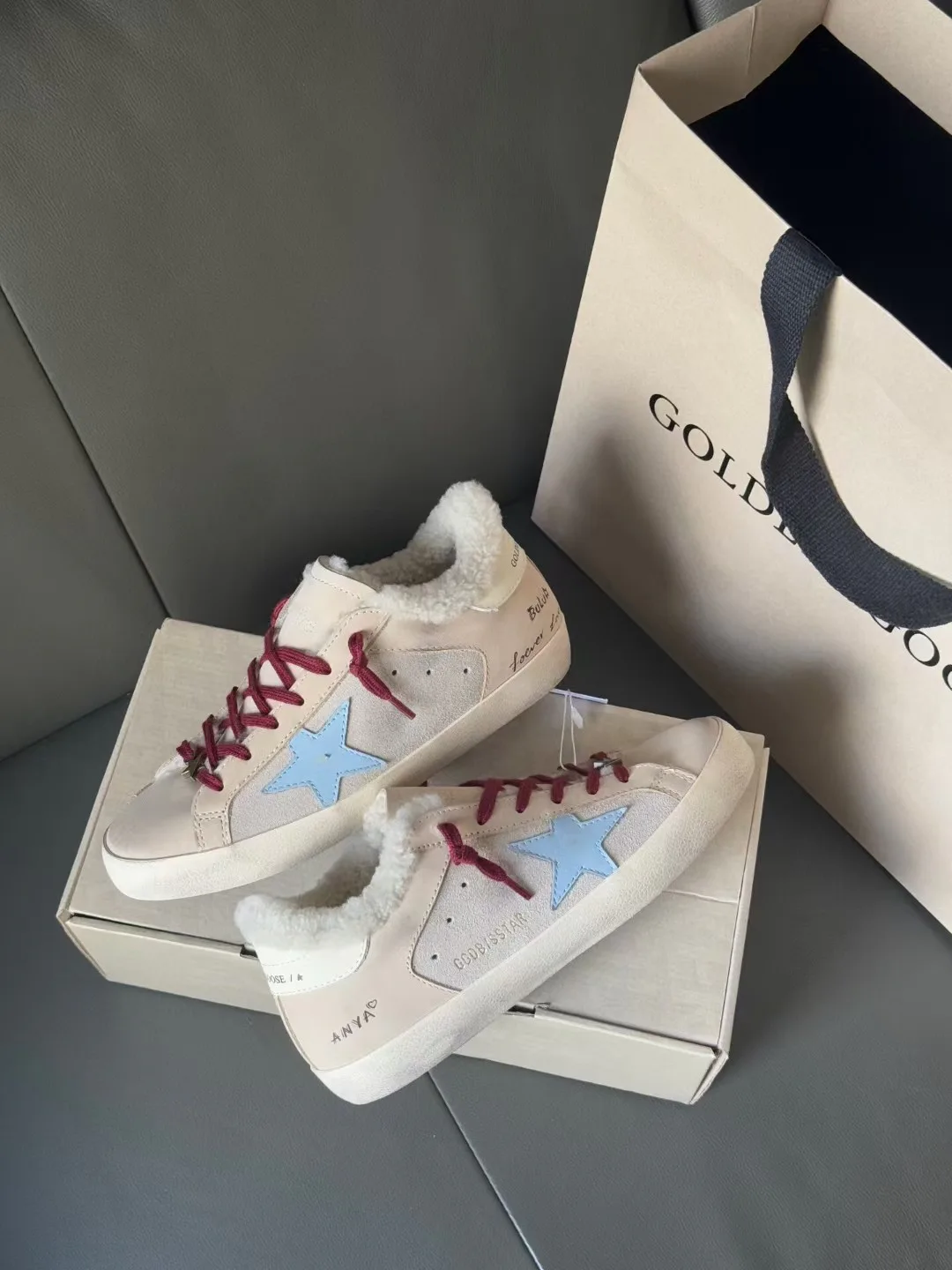 Кроссовки Женские Golden Goose 19193659