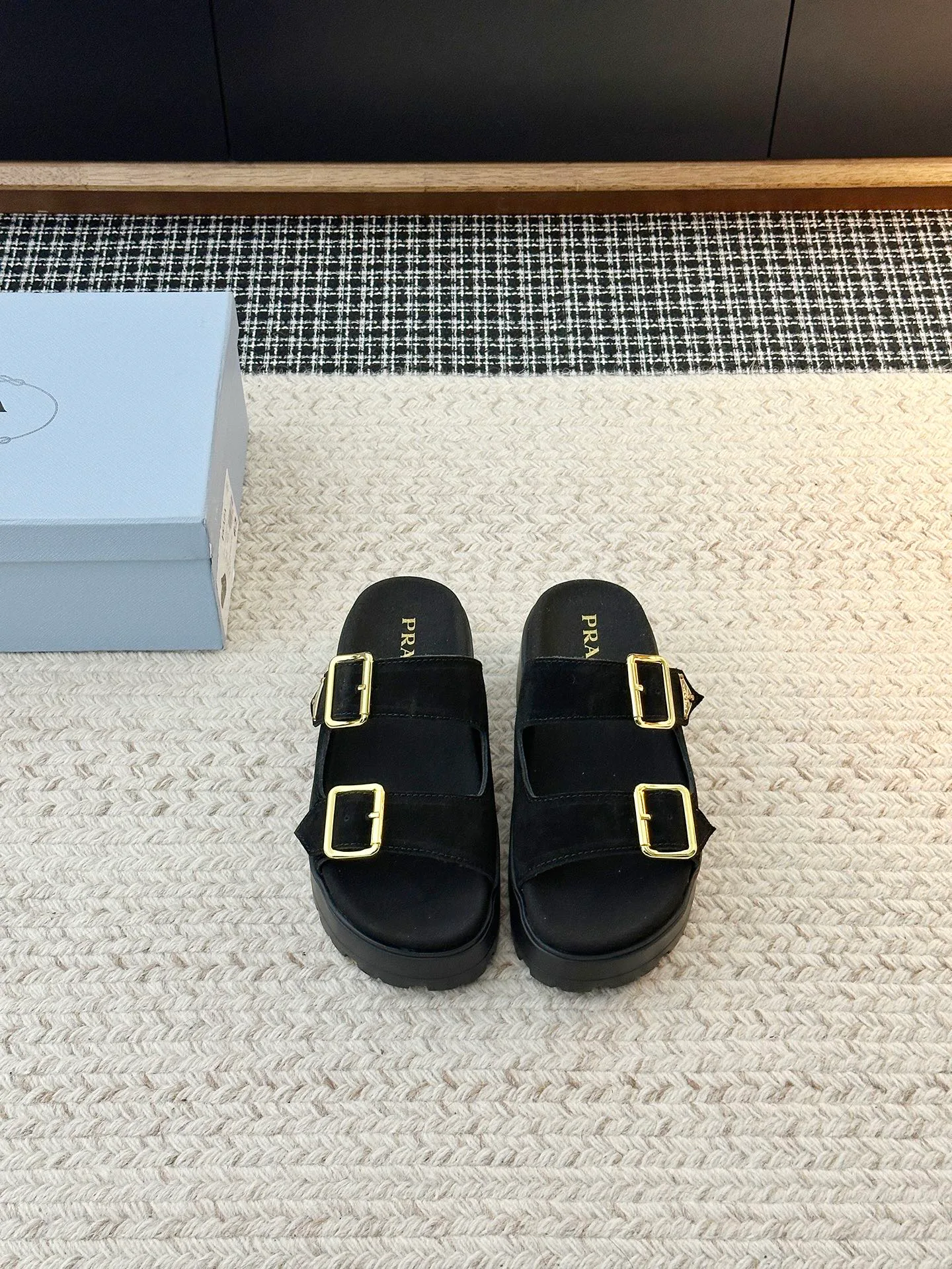 Шлепанцы Женские Prada 13454383