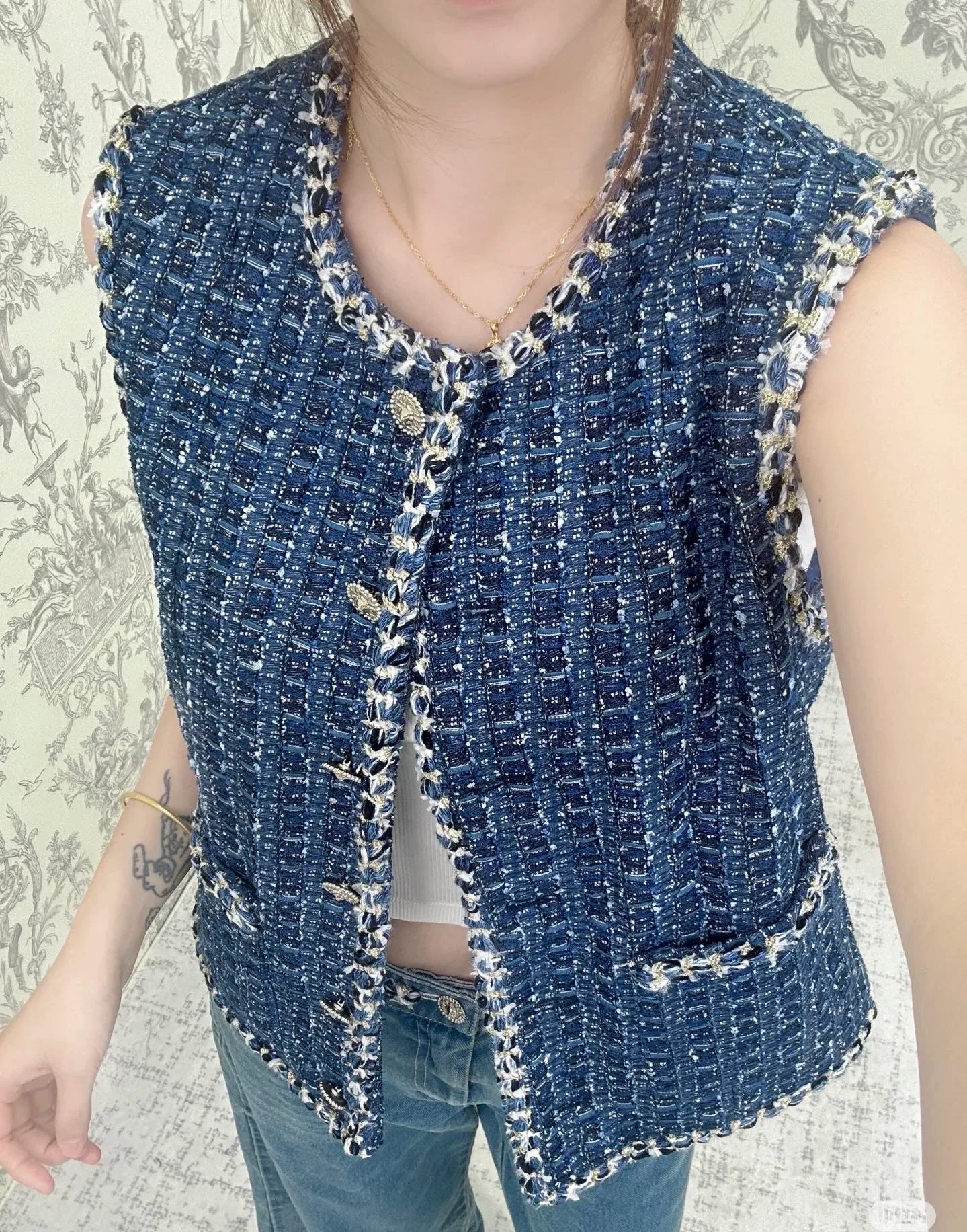 Жилеты Женские Chanel 17144793