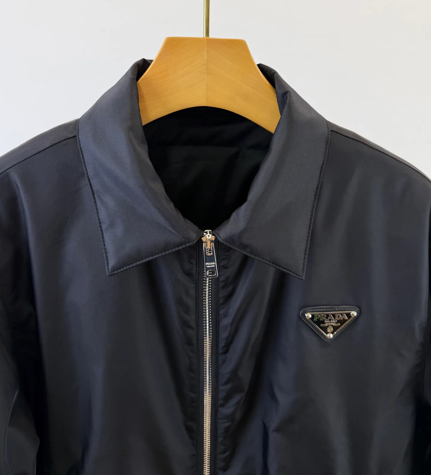 Куртки И Пуховики Женские Prada 18428680