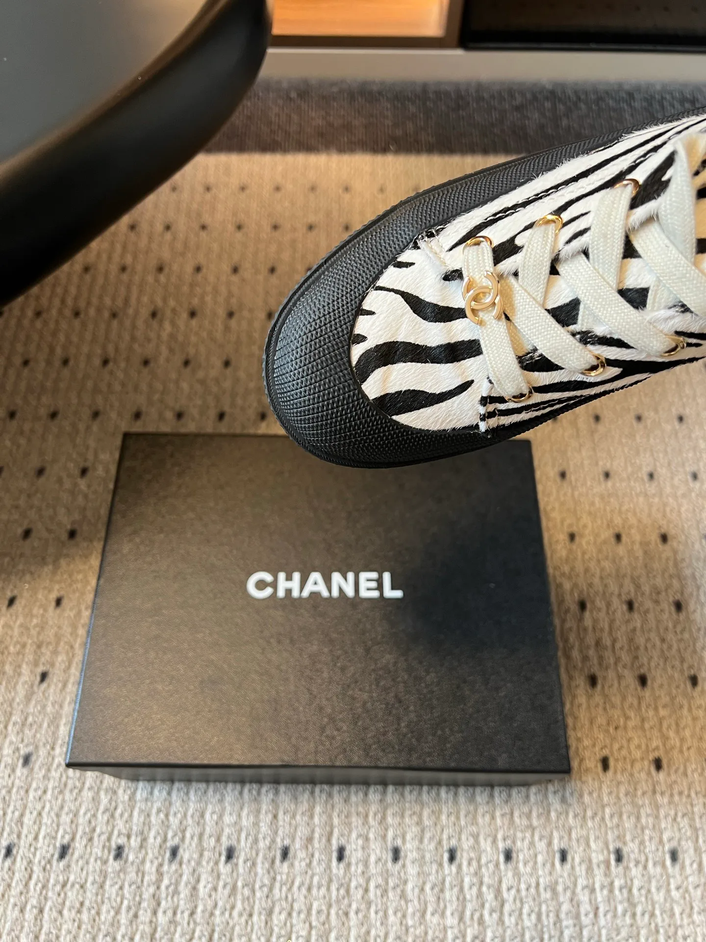 Кроссовки Женские Chanel 18137085