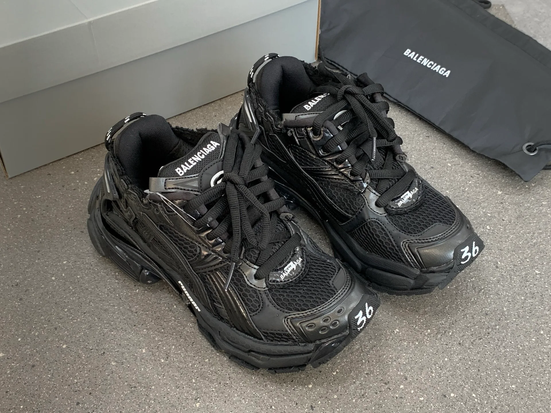 Кроссовки Женские Balenciaga 11568353