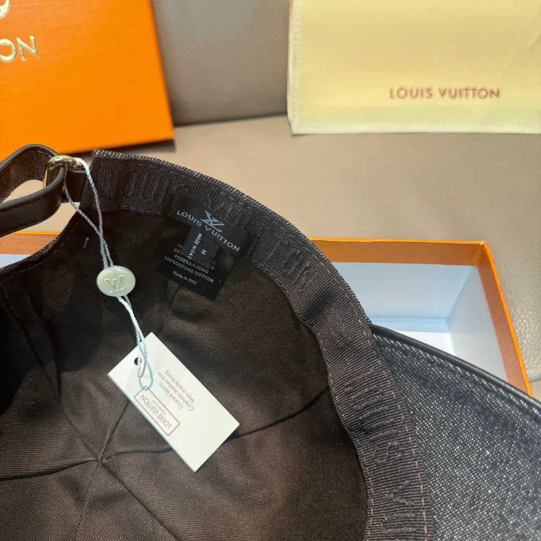 Головные Уборы Louis Vuitton 11529588
