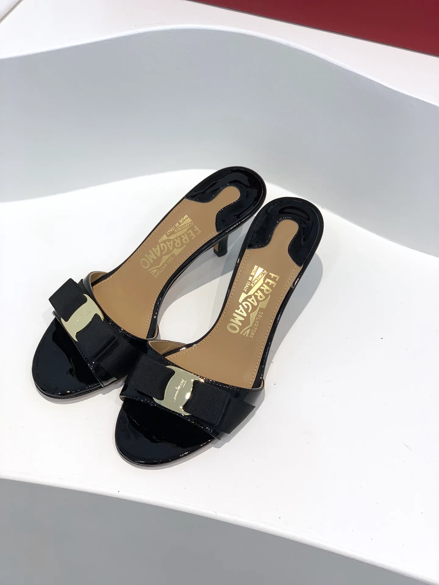 Босоножки Женские Salvatore Ferragamo 17642543