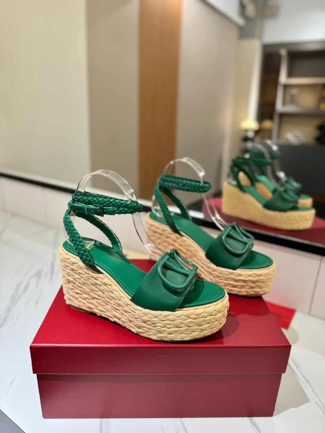 Босоножки Женские Valentino 17946612