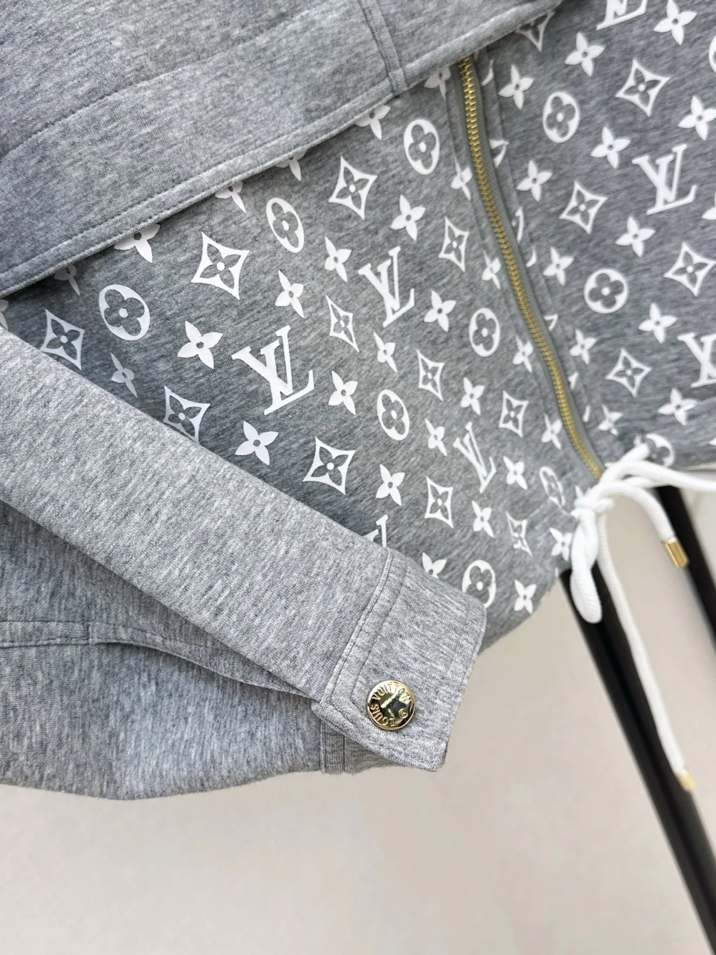 Куртки И Пуховики Женские Louis Vuitton 18423964