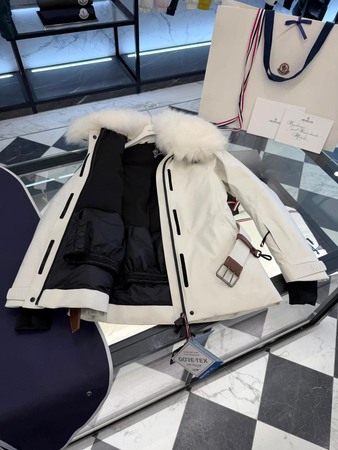 Куртки И Пуховики Женские Moncler 19336113