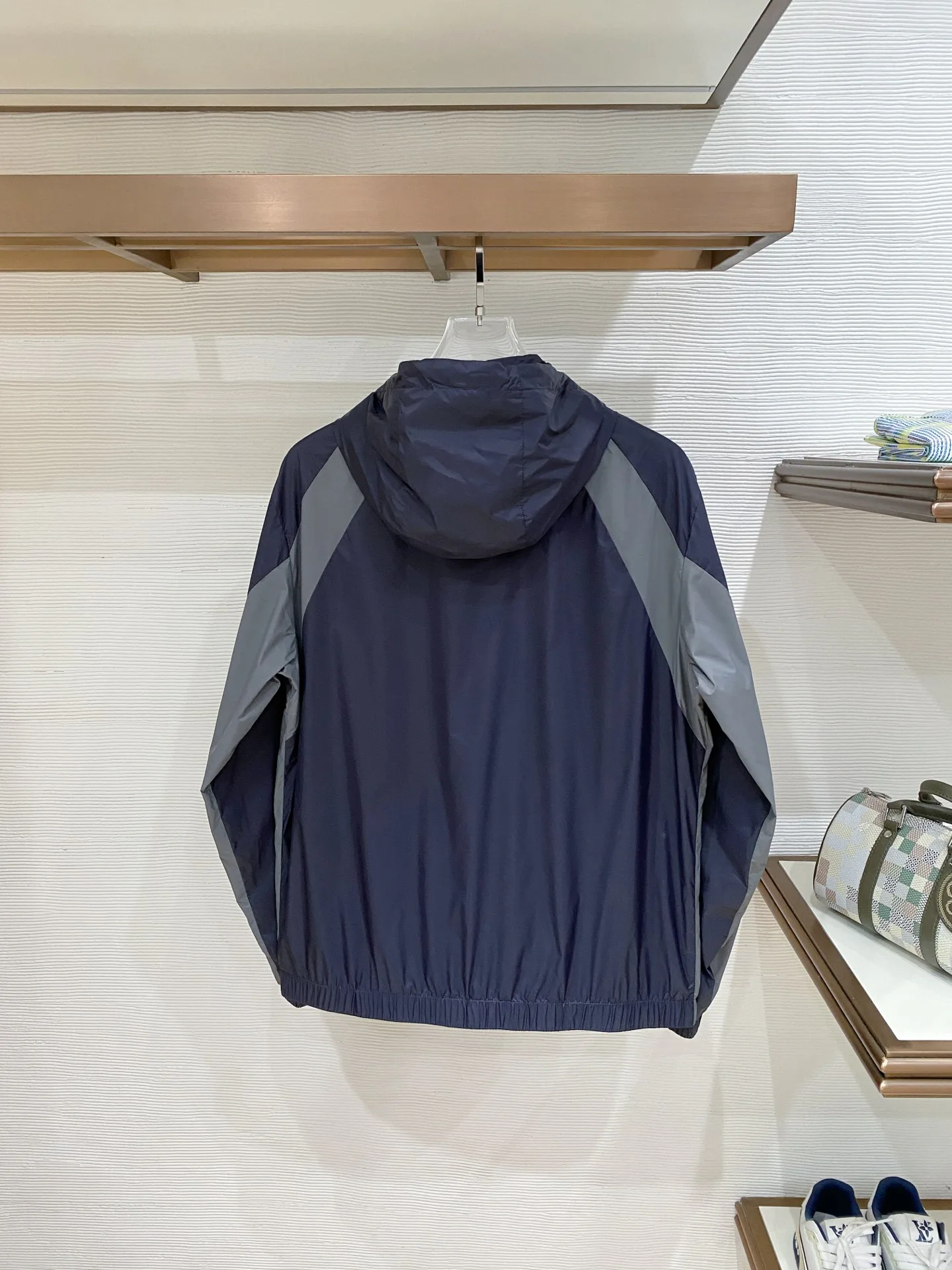 Куртки И Пуховики Мужские Valentino 11392194